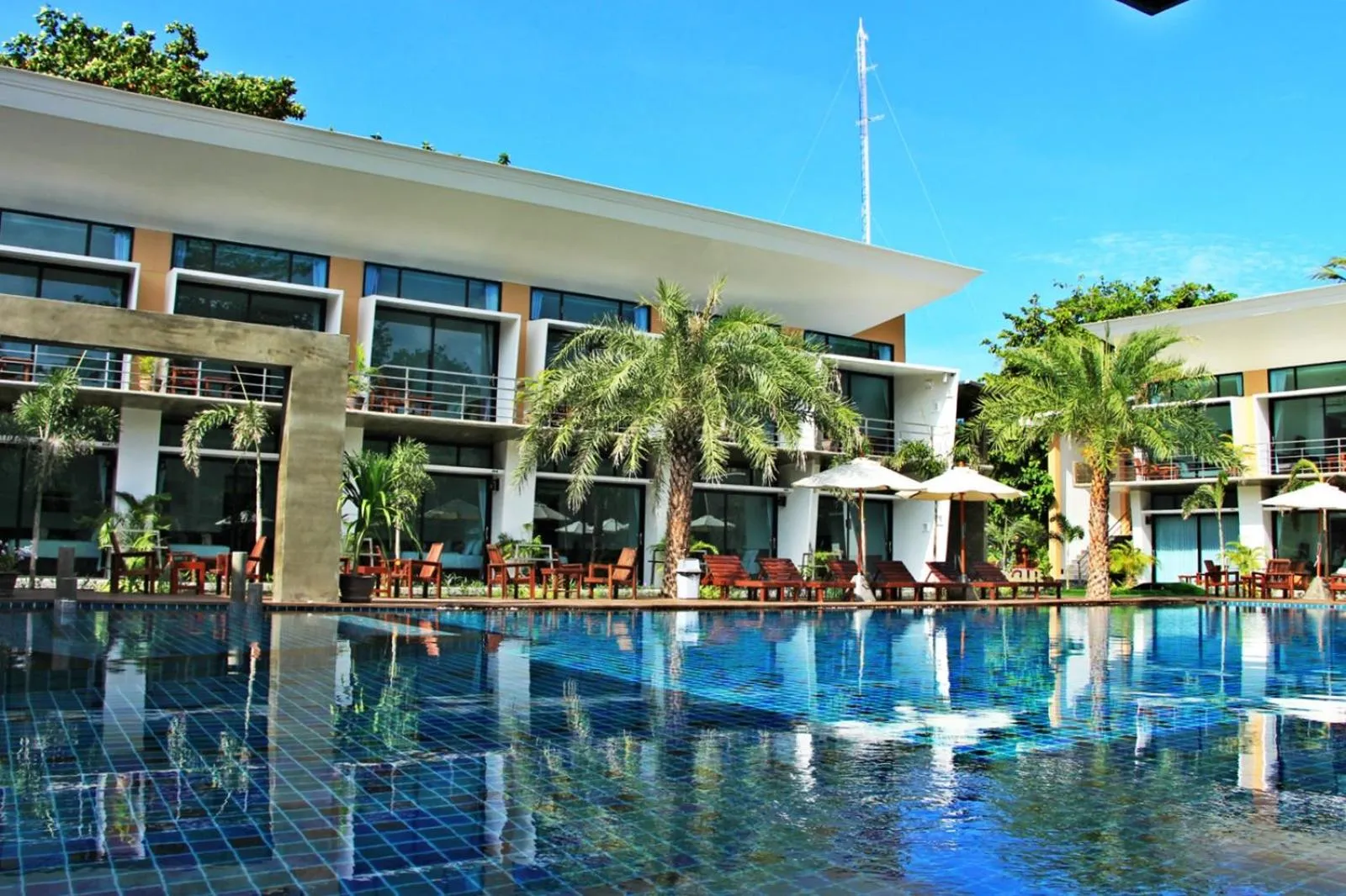 Swimming pool in Bundhaya Resort