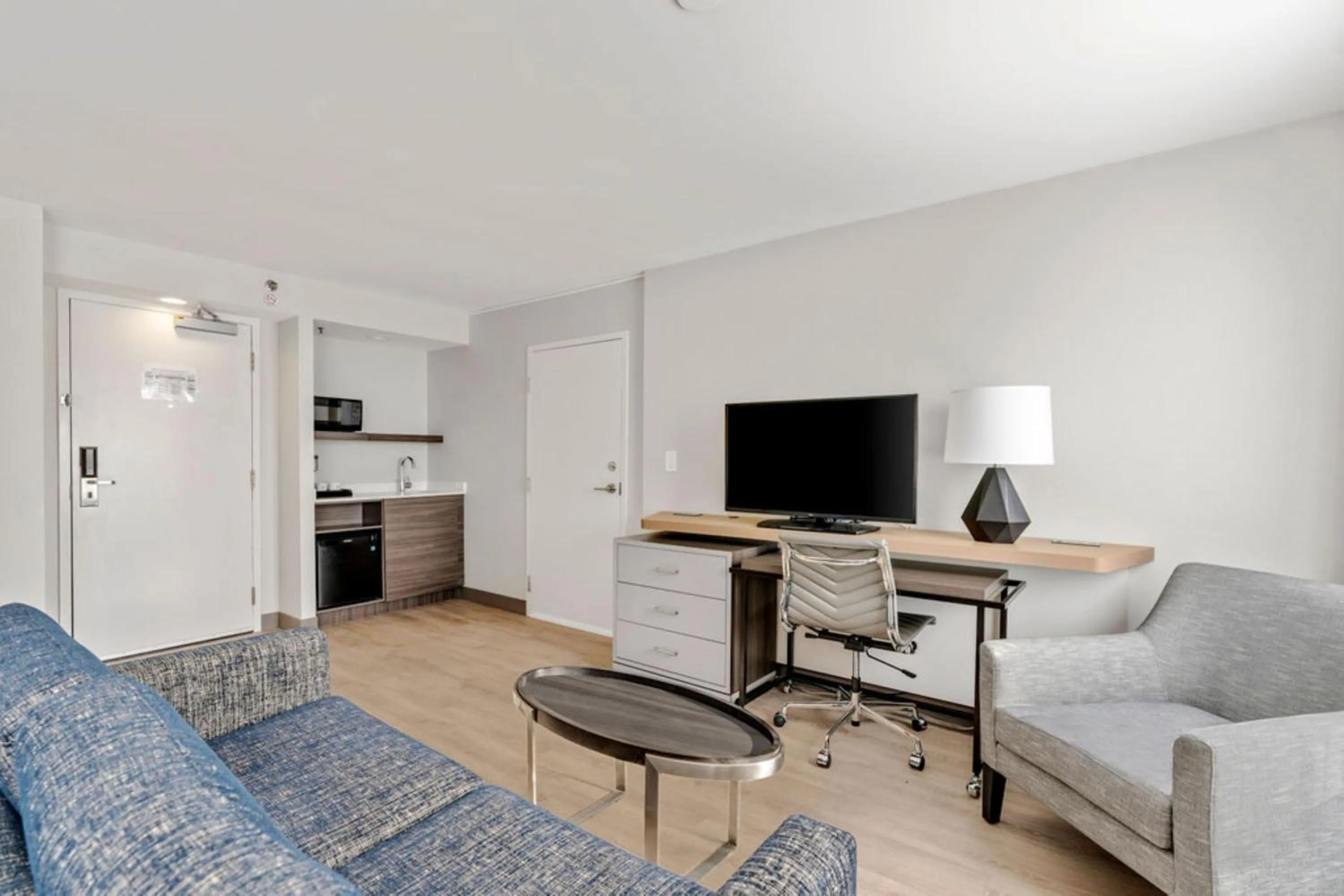 Photo of the whole room in Holiday Inn & Suites Ottawa Kanata by IHG