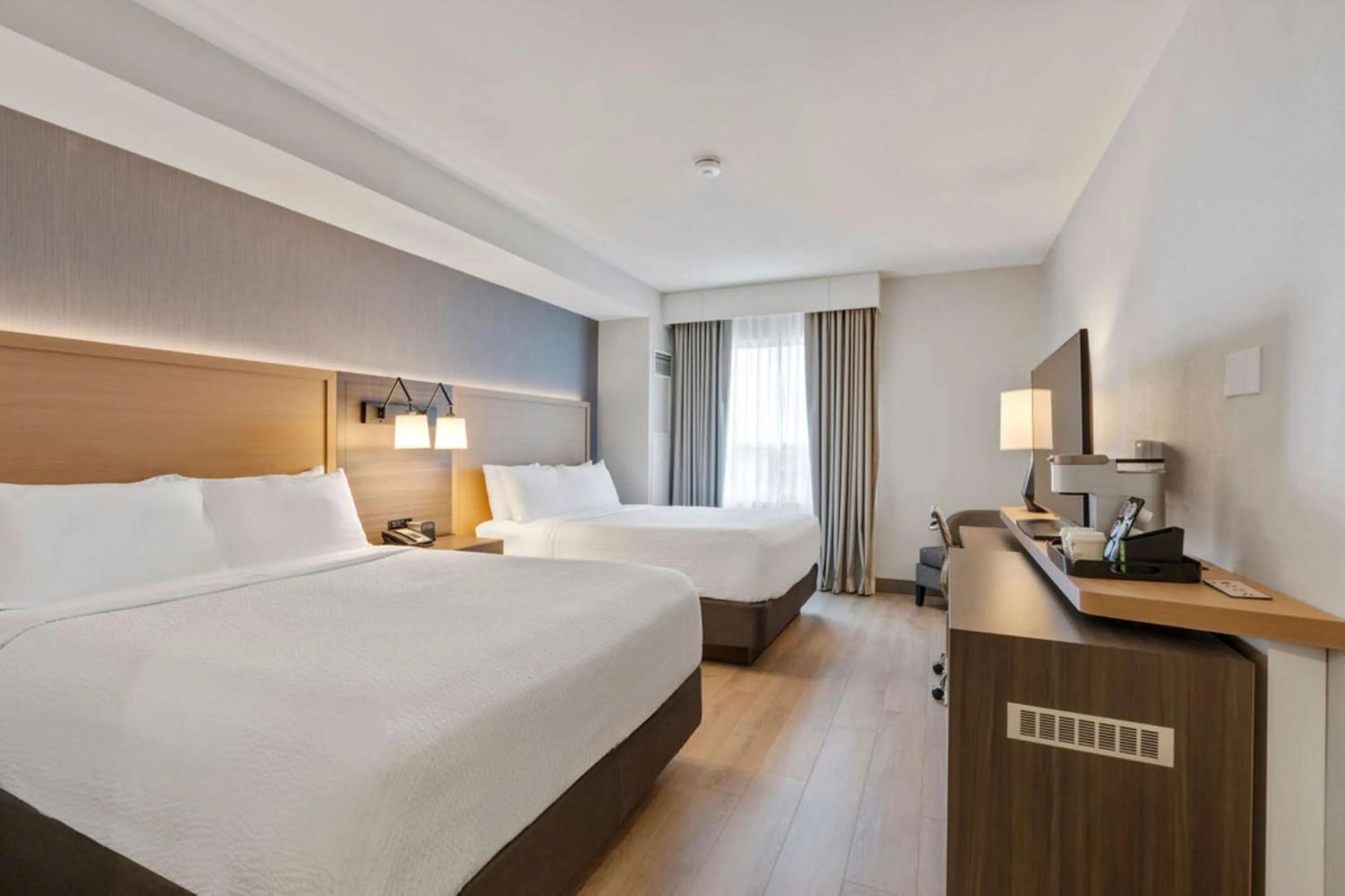 Photo of the whole room, Bed in Holiday Inn & Suites Ottawa Kanata by IHG