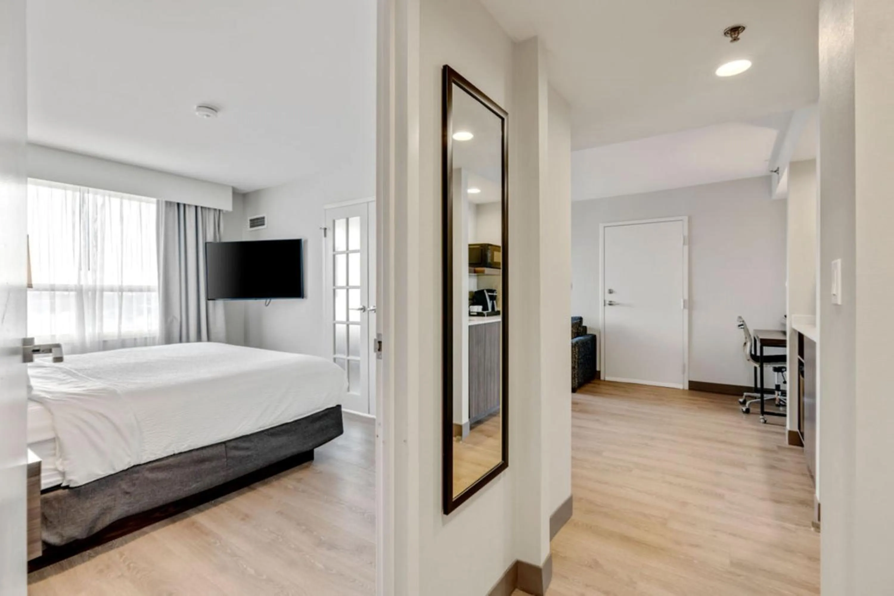 Photo of the whole room, Bed in Holiday Inn & Suites Ottawa Kanata by IHG