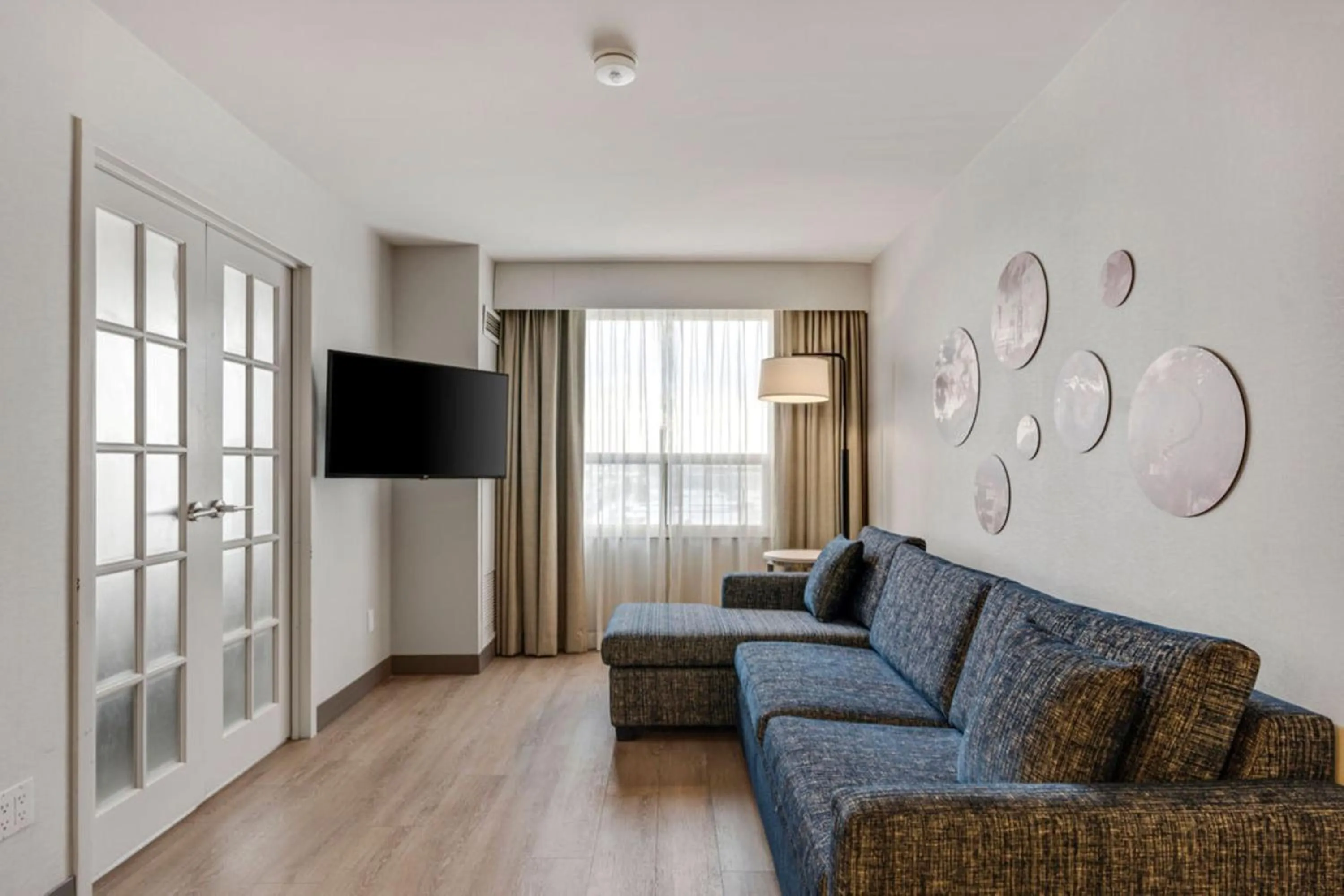 Photo of the whole room in Holiday Inn & Suites Ottawa Kanata by IHG