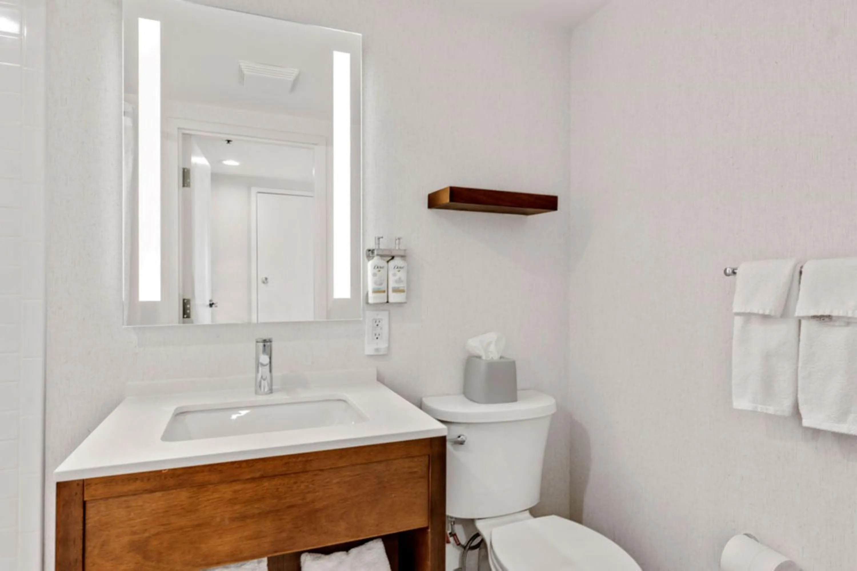 Photo of the whole room in Holiday Inn & Suites Ottawa Kanata by IHG