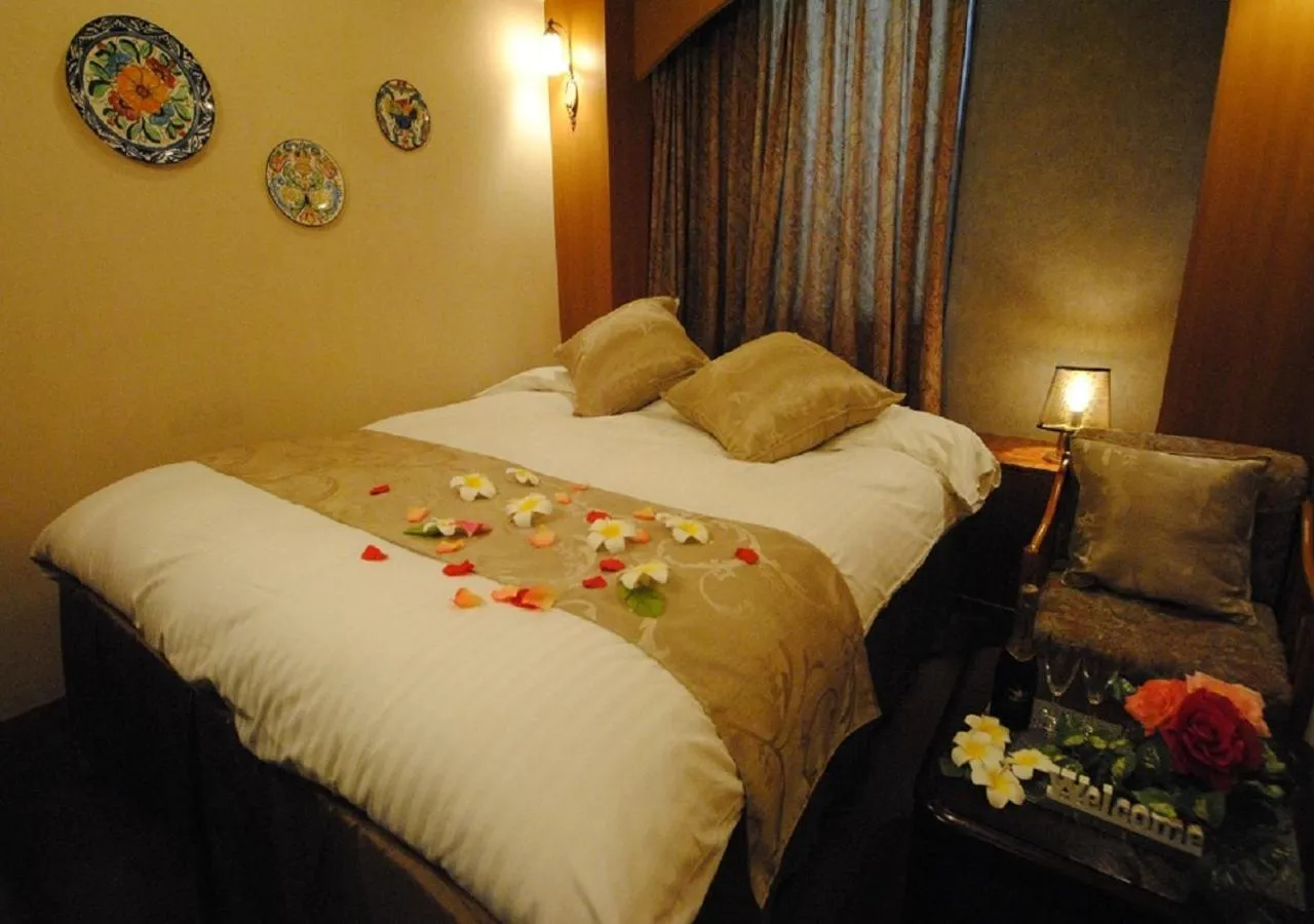 Bathroom, Bed in ホテル マリオン 鈴鹿