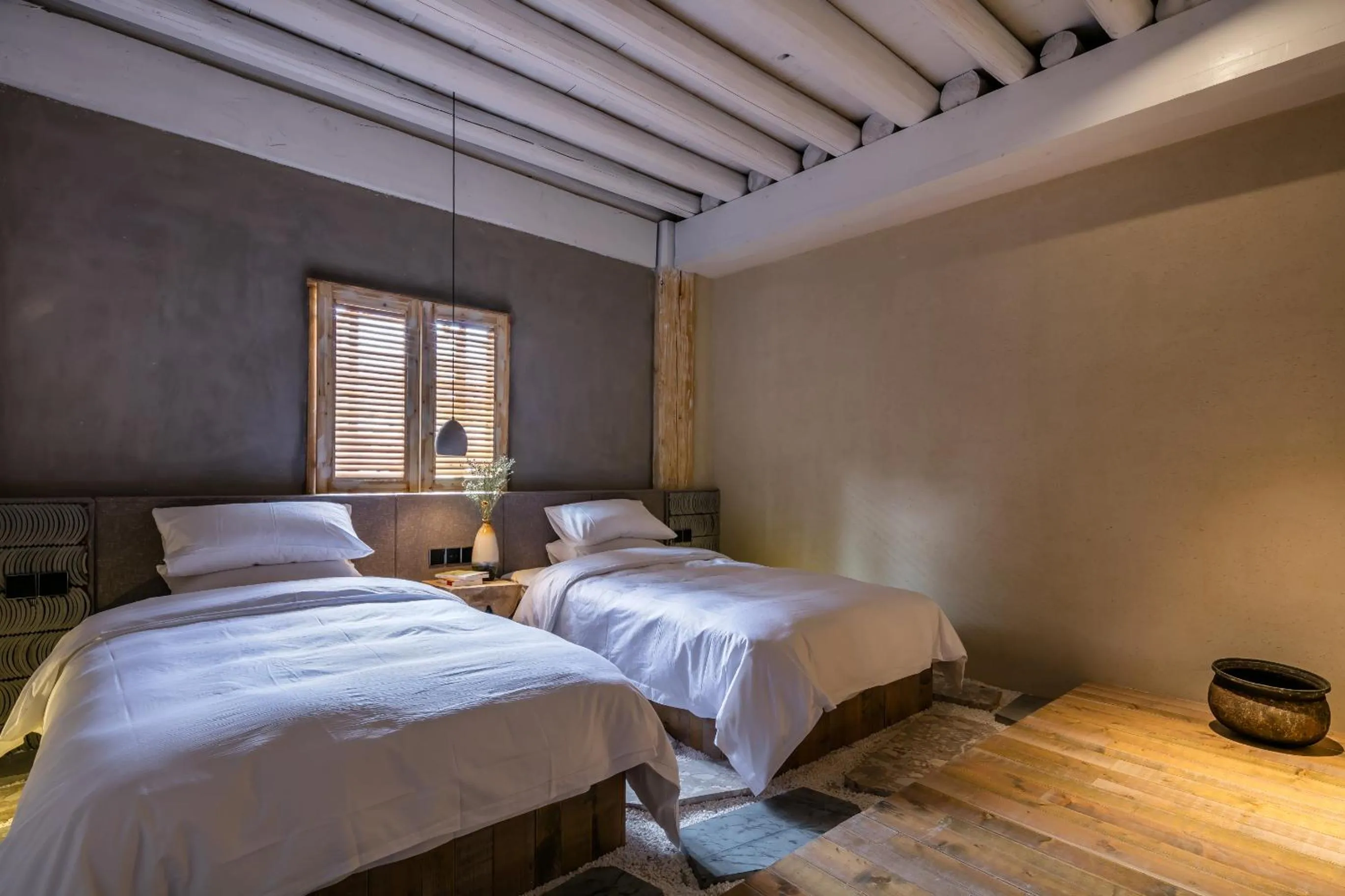 Bed in Shangri-La Karesansui Hotel