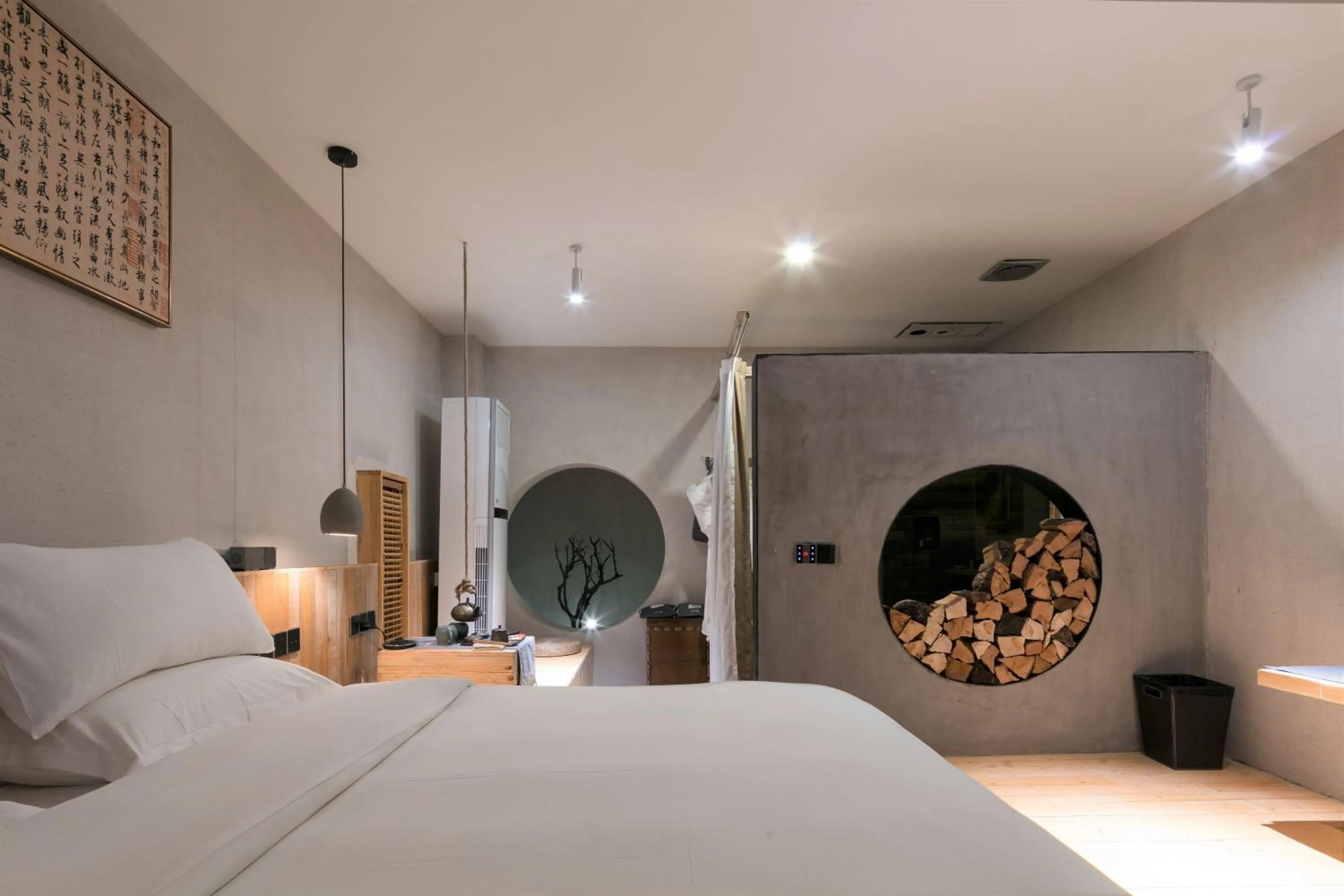 Bed in Shangri-La Karesansui Hotel