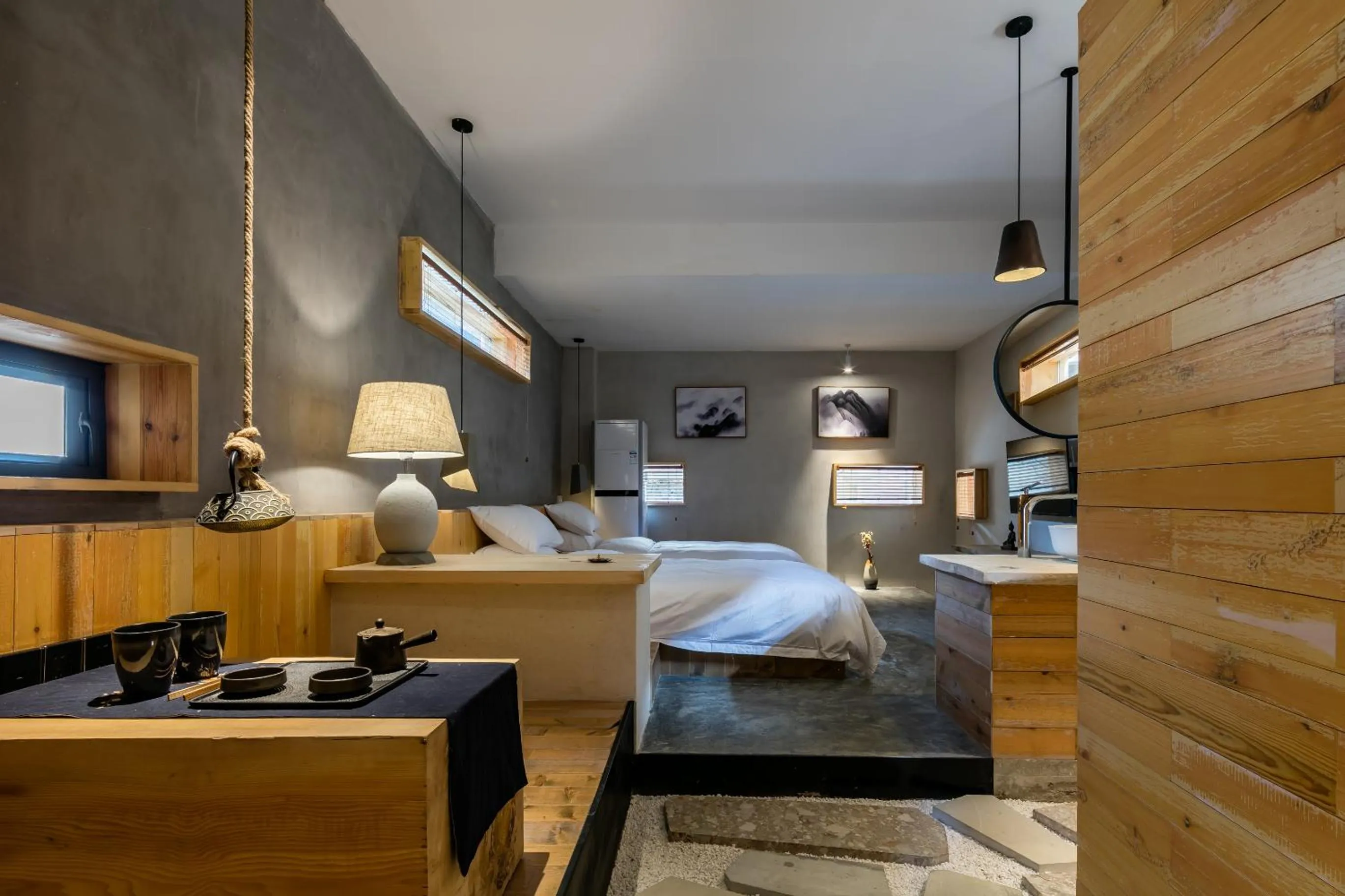 Bed in Shangri-La Karesansui Hotel