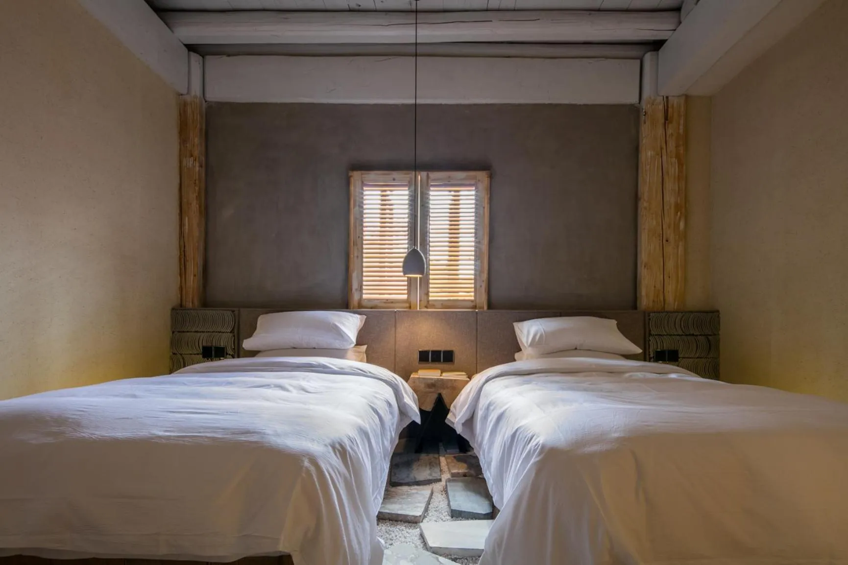 Bed in Shangri-La Karesansui Hotel