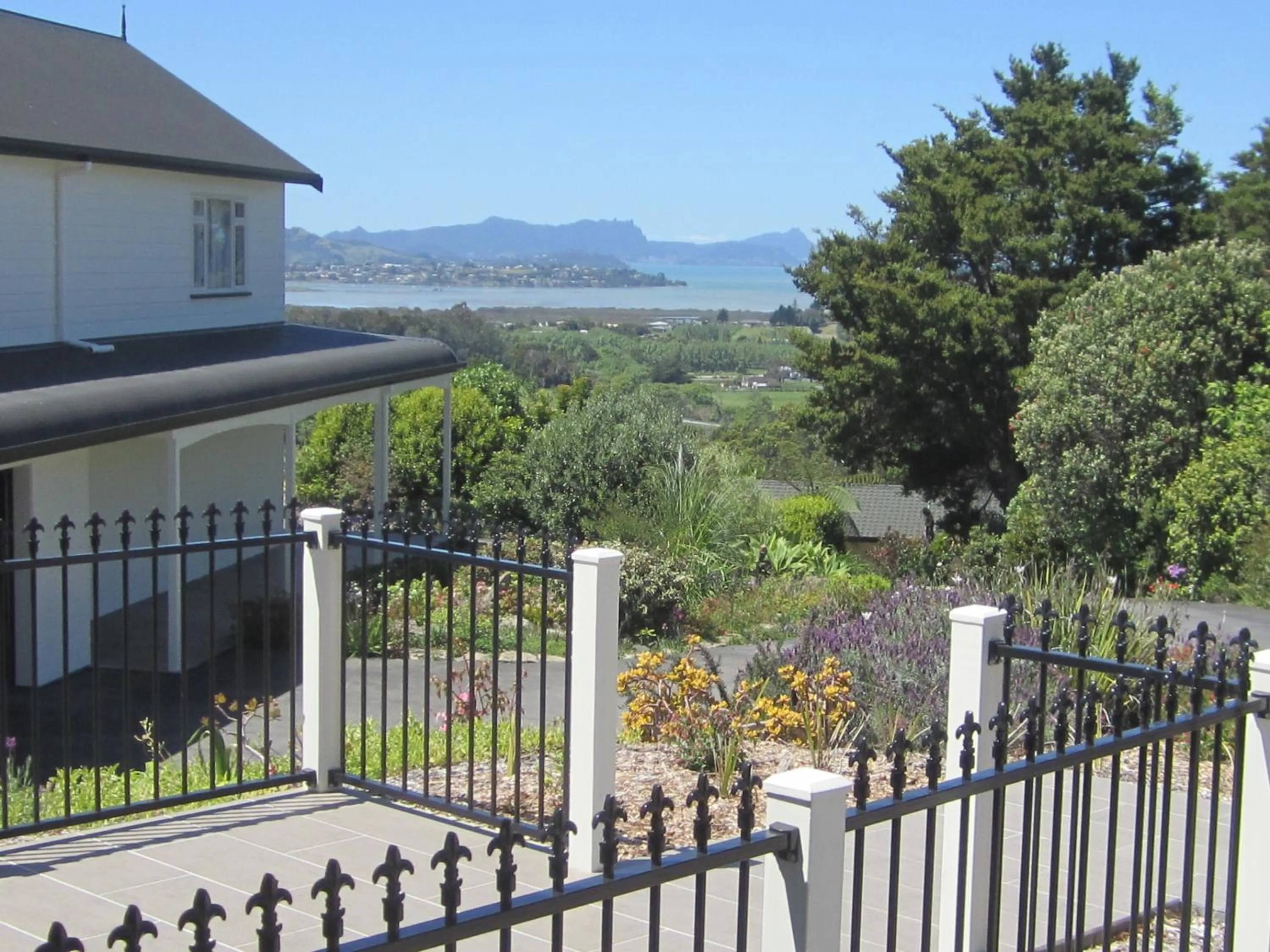 Day in Hyecroft Lodge