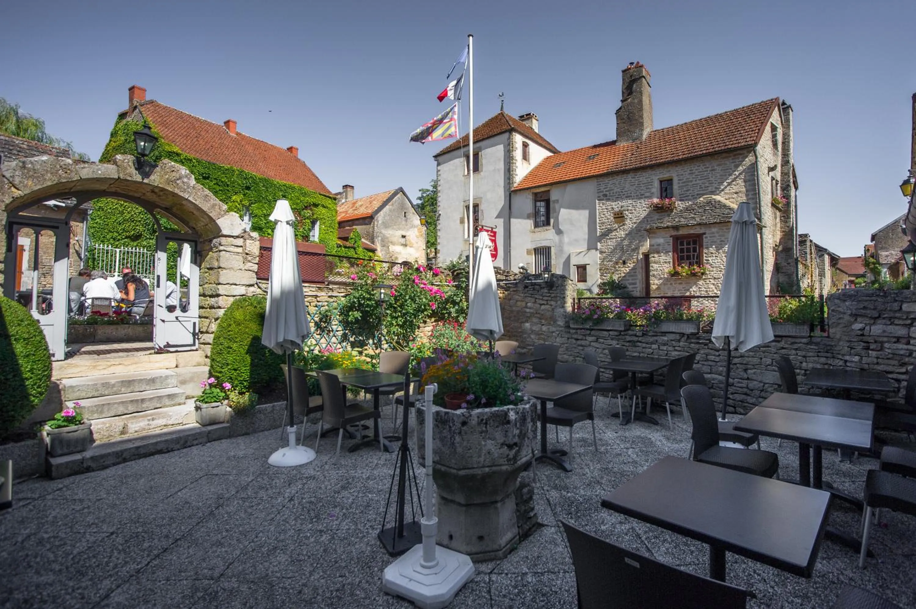 Restaurant/places to eat in Hostellerie Du Chateau