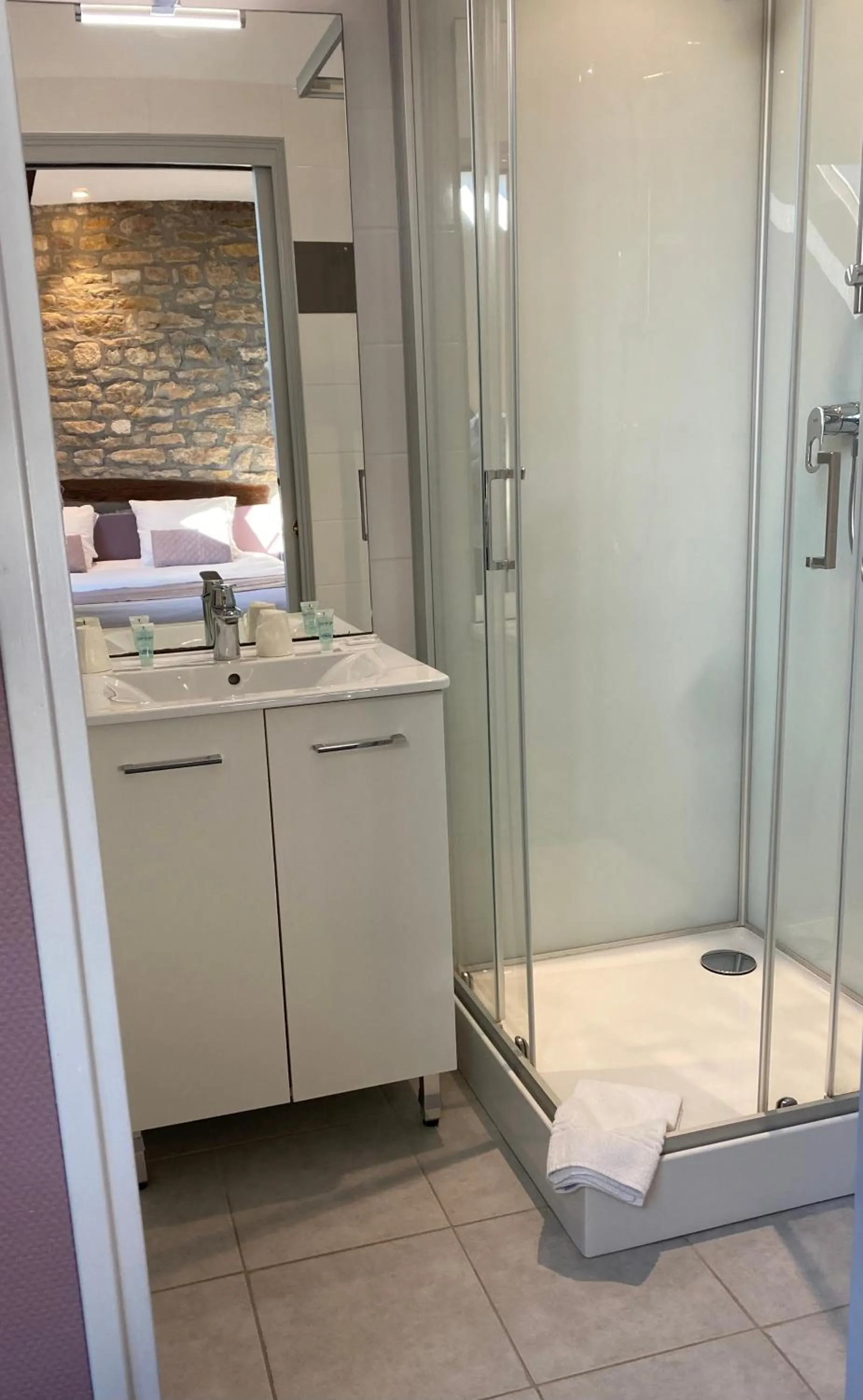 Shower in Hostellerie Du Chateau
