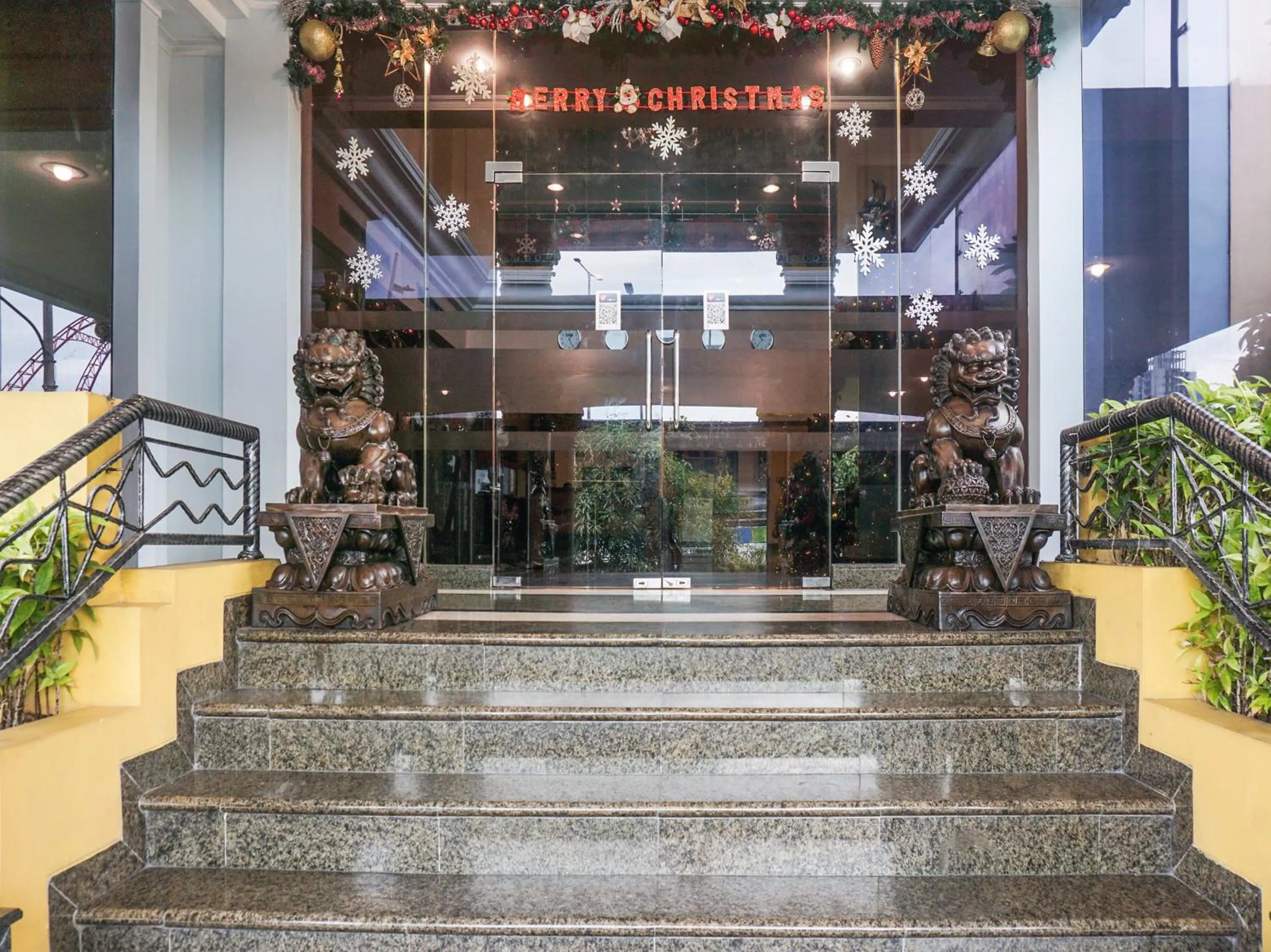 Facade/entrance in BI Executive Hotel