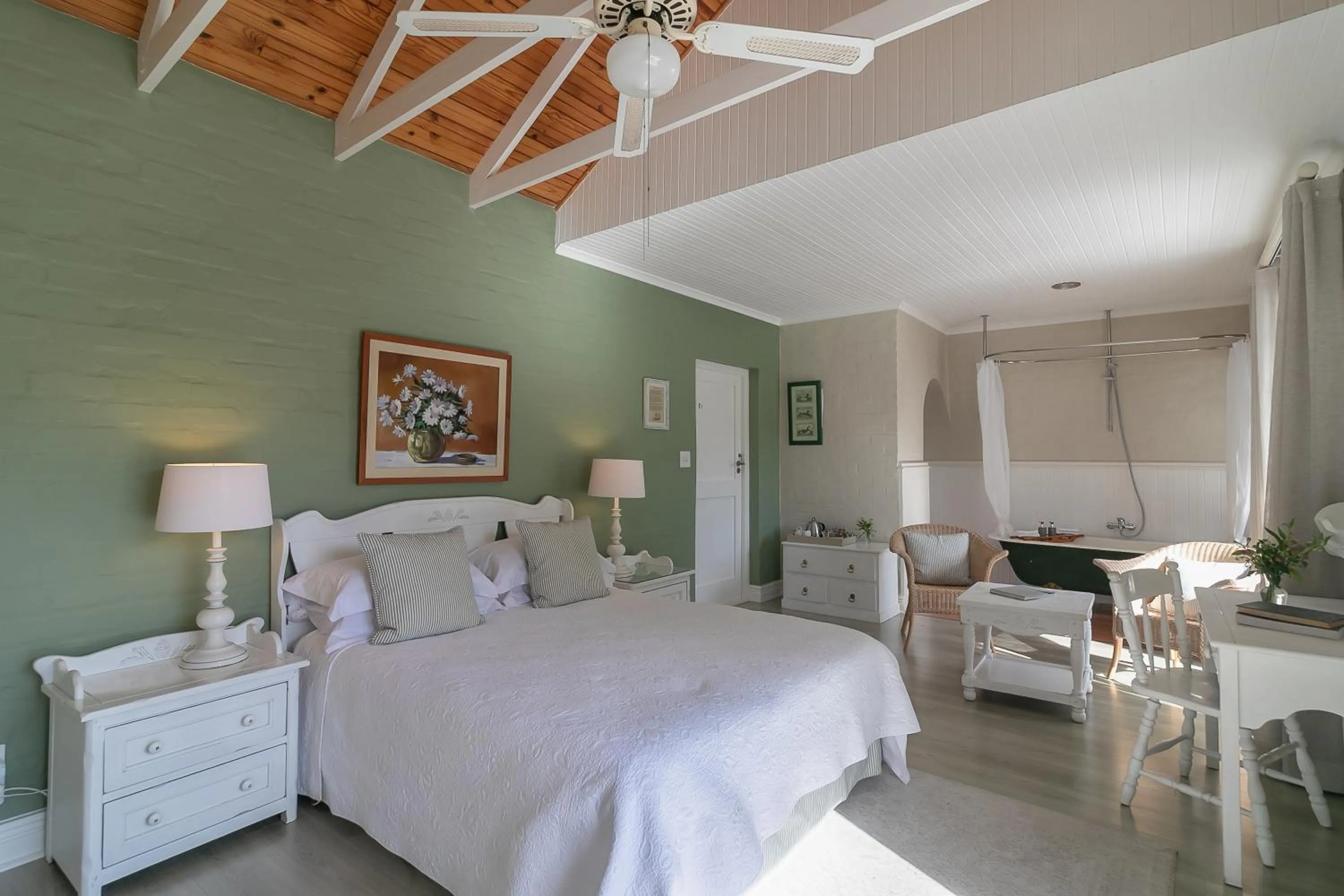 Bed in The Knysna Belle Guest House