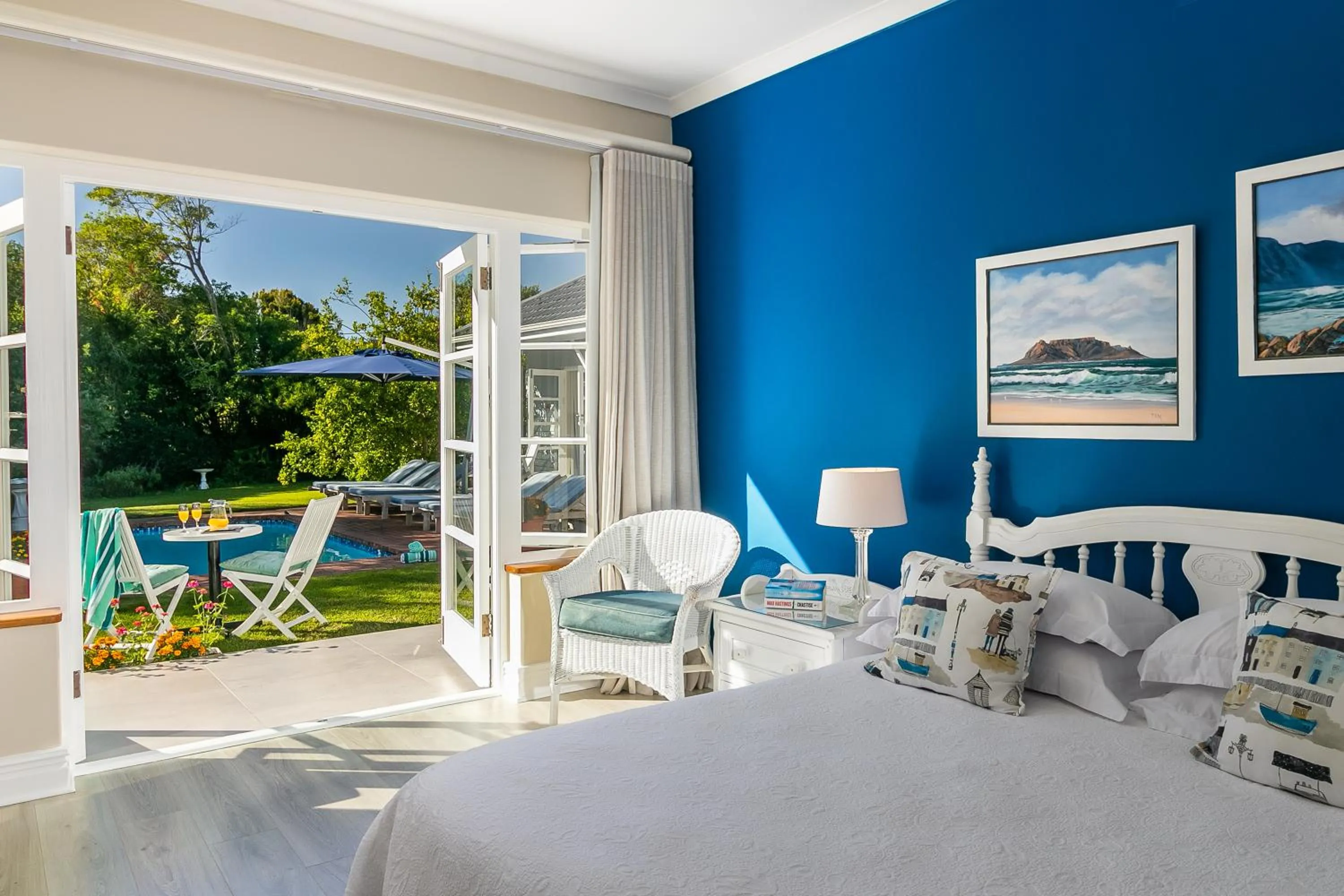 Pool view, Bed in The Knysna Belle Guest House