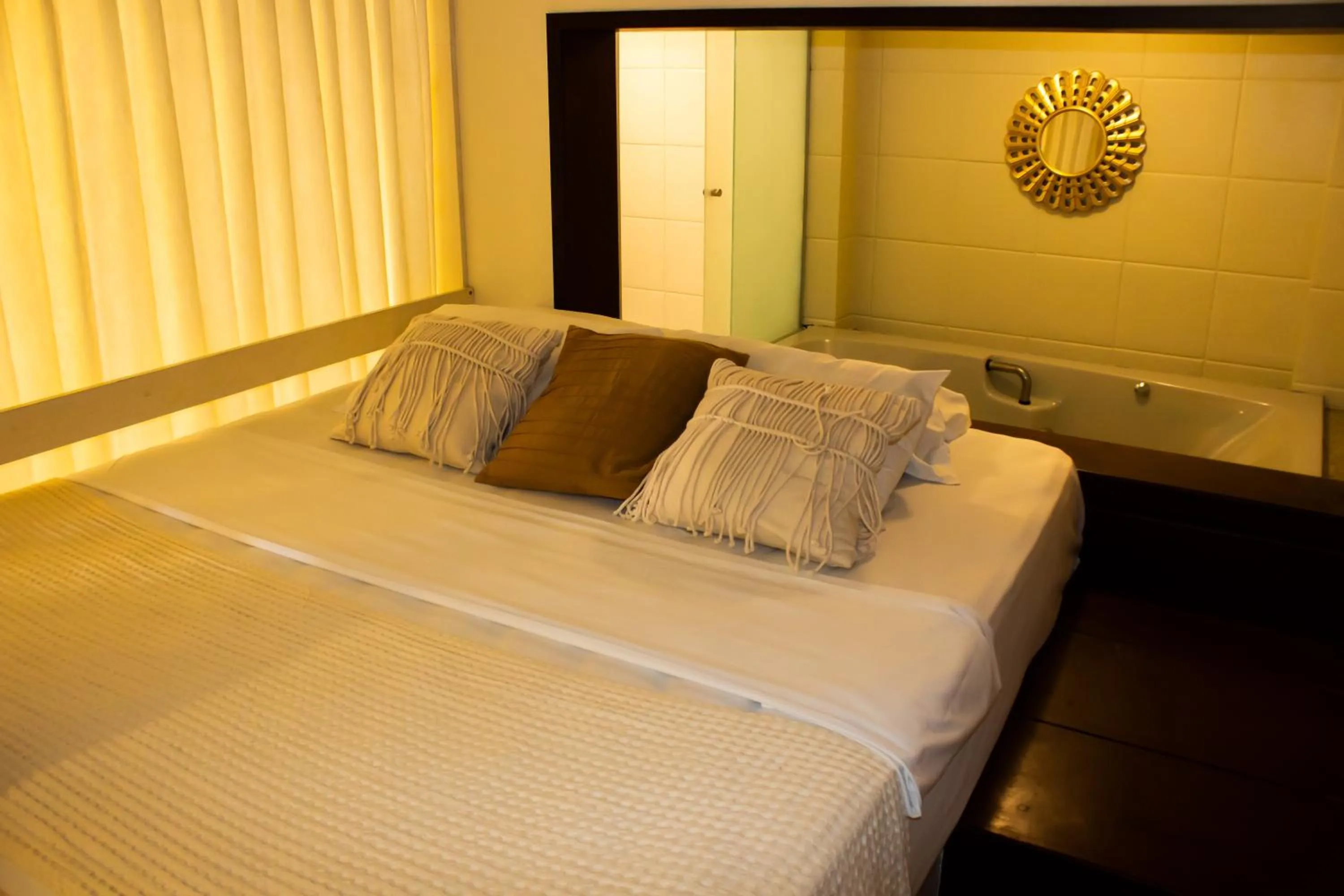 Hot Tub, Bed in Hotel Pousada Azzurra