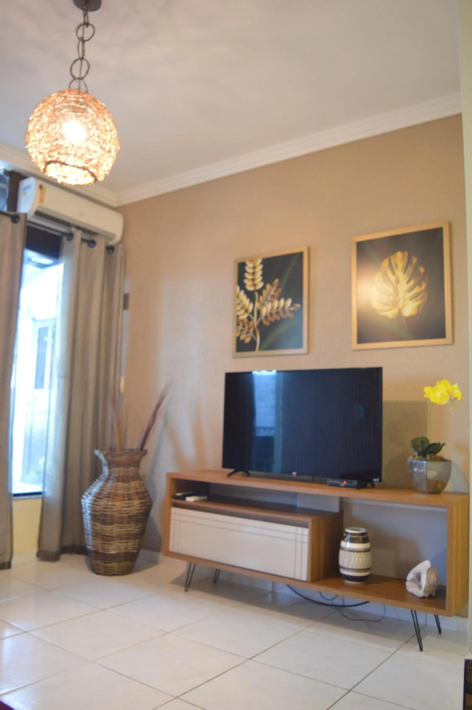 Communal lounge/ TV room in Hotel Pousada Azzurra