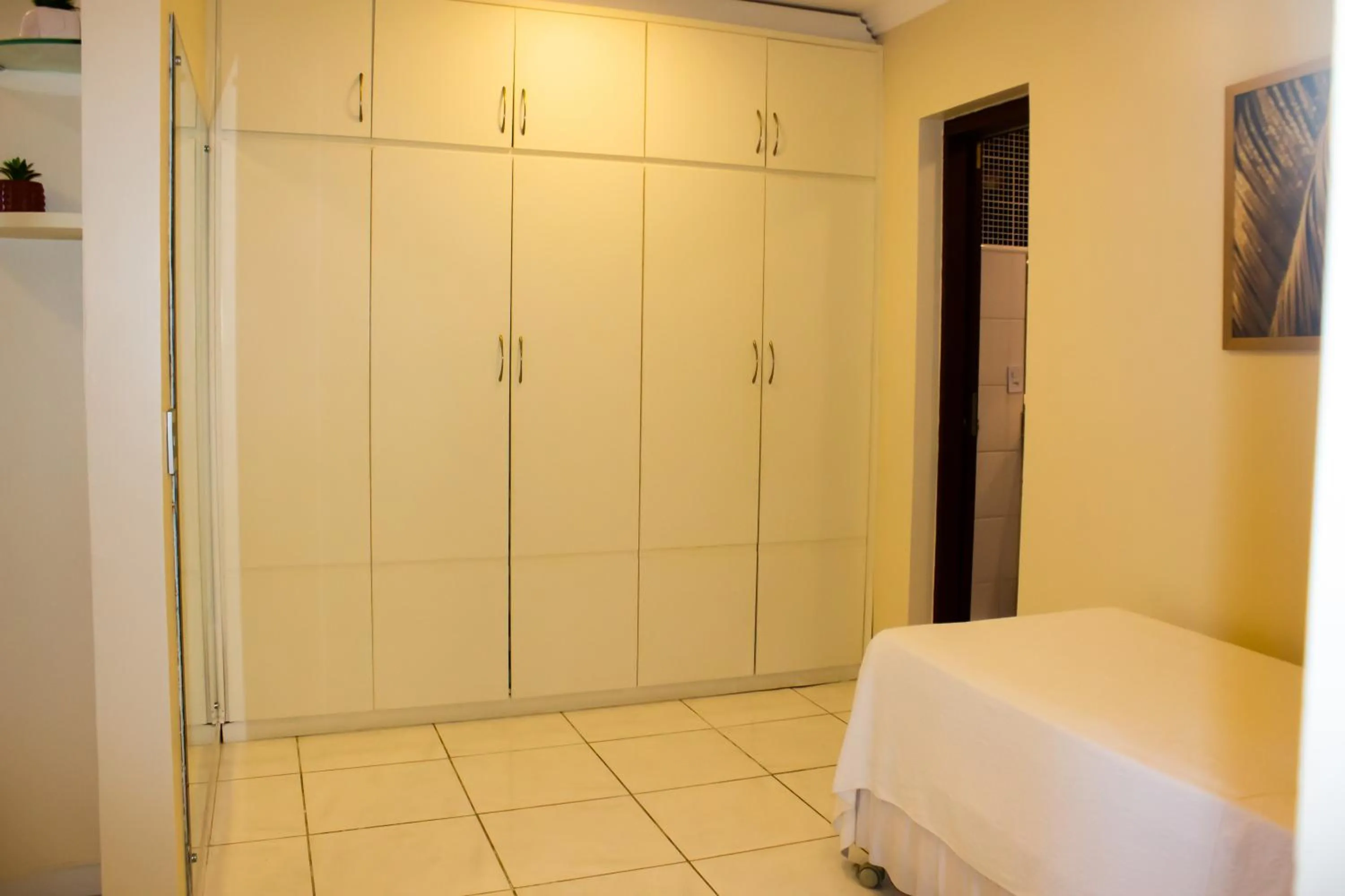 microwave, Bed in Hotel Pousada Azzurra