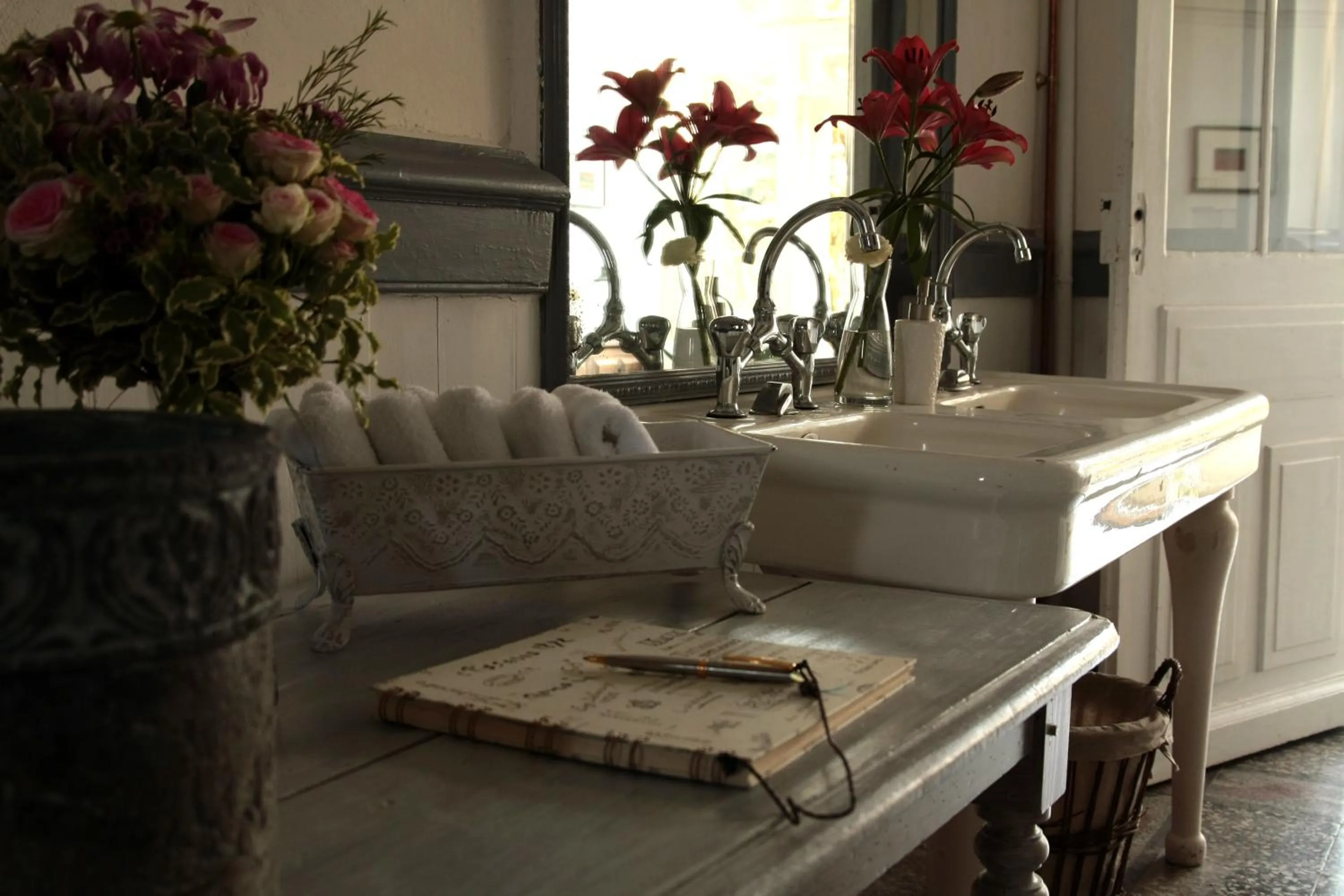 Lobby or reception in Hôtel Des Deux Mers