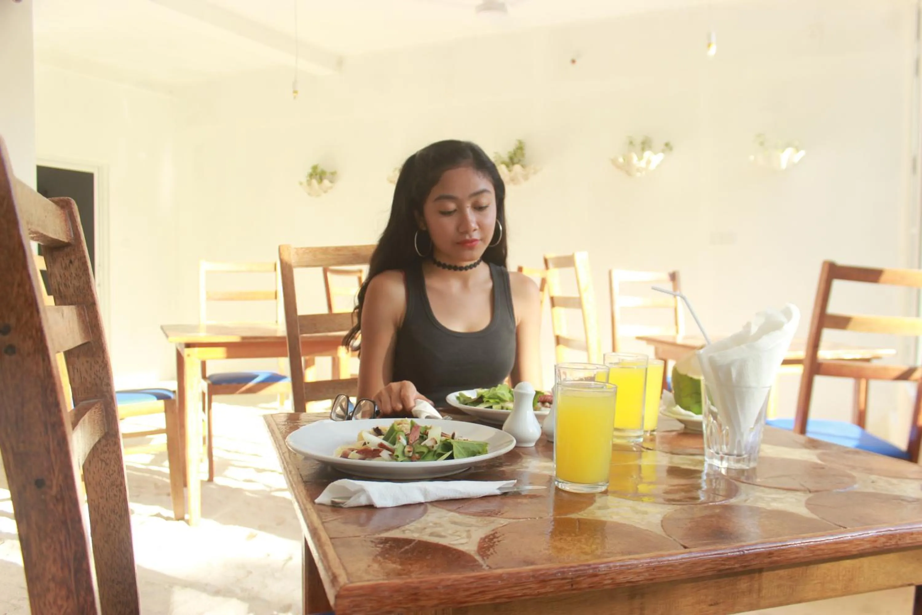 Dining area in Island Break