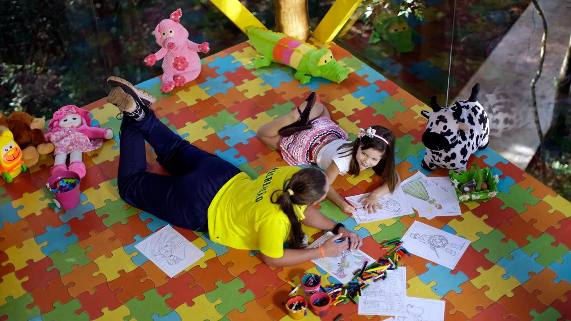 People in Recanto Cataratas - Thermas, Resort e Convention