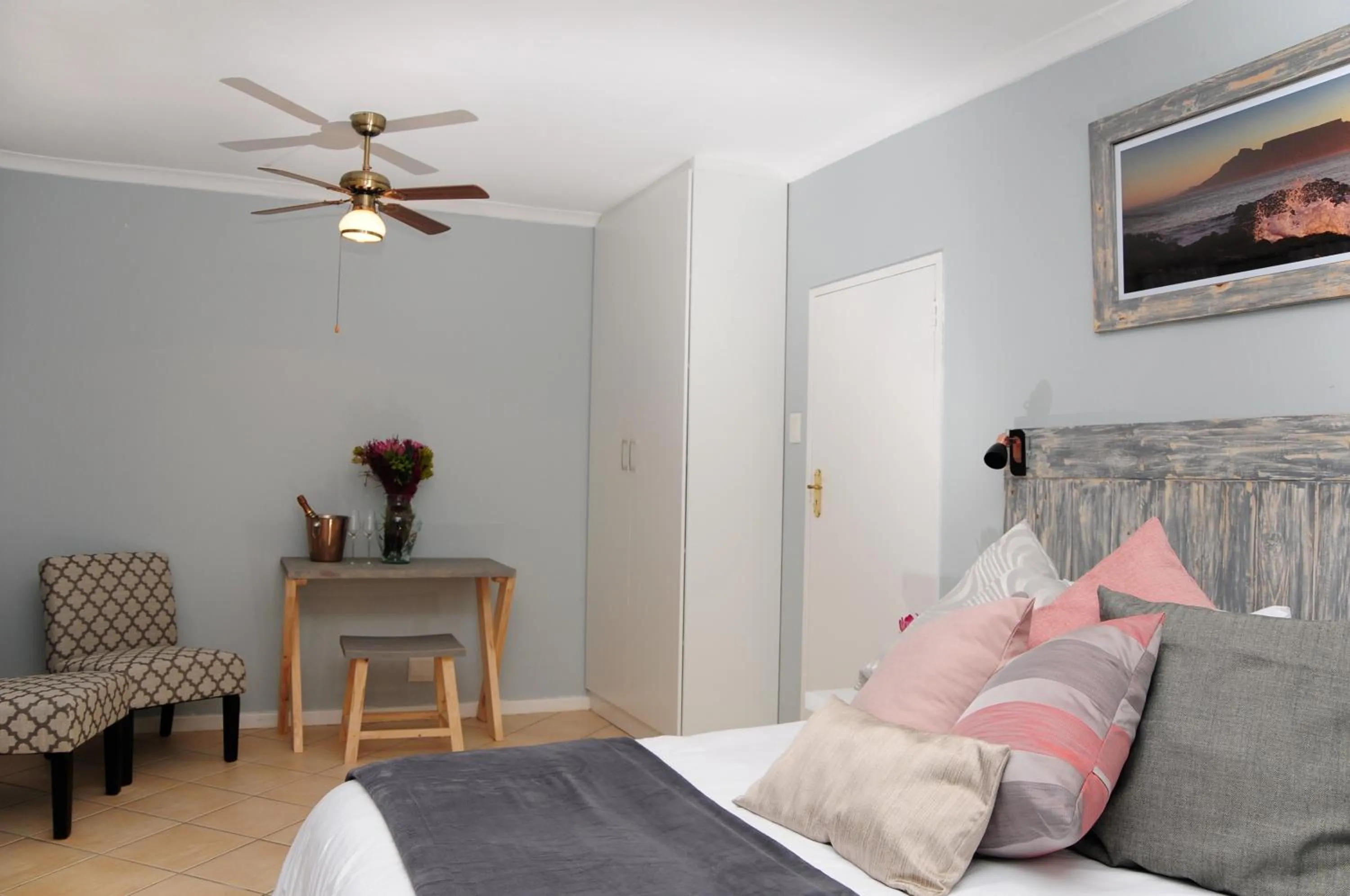 Bed in The Salt House Guest House in Hout Bay