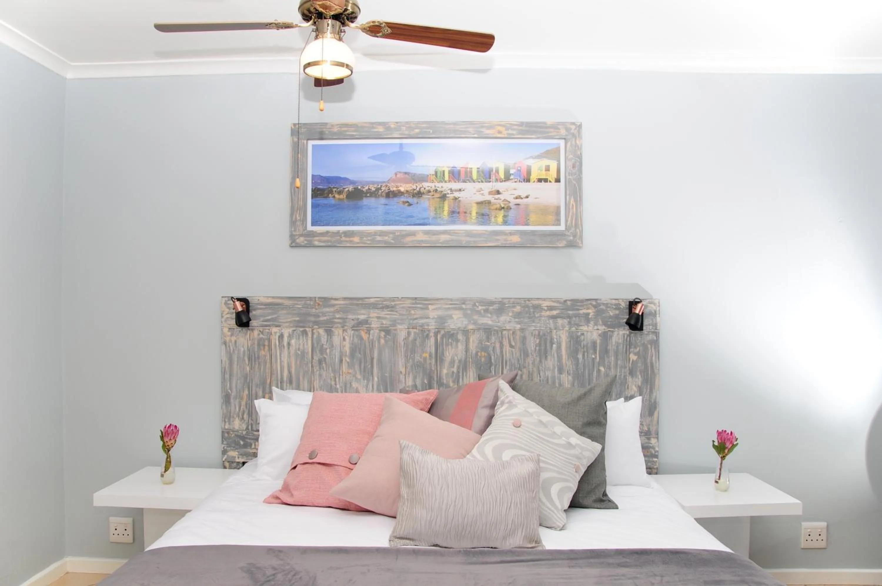 Bed in The Salt House Guest House in Hout Bay