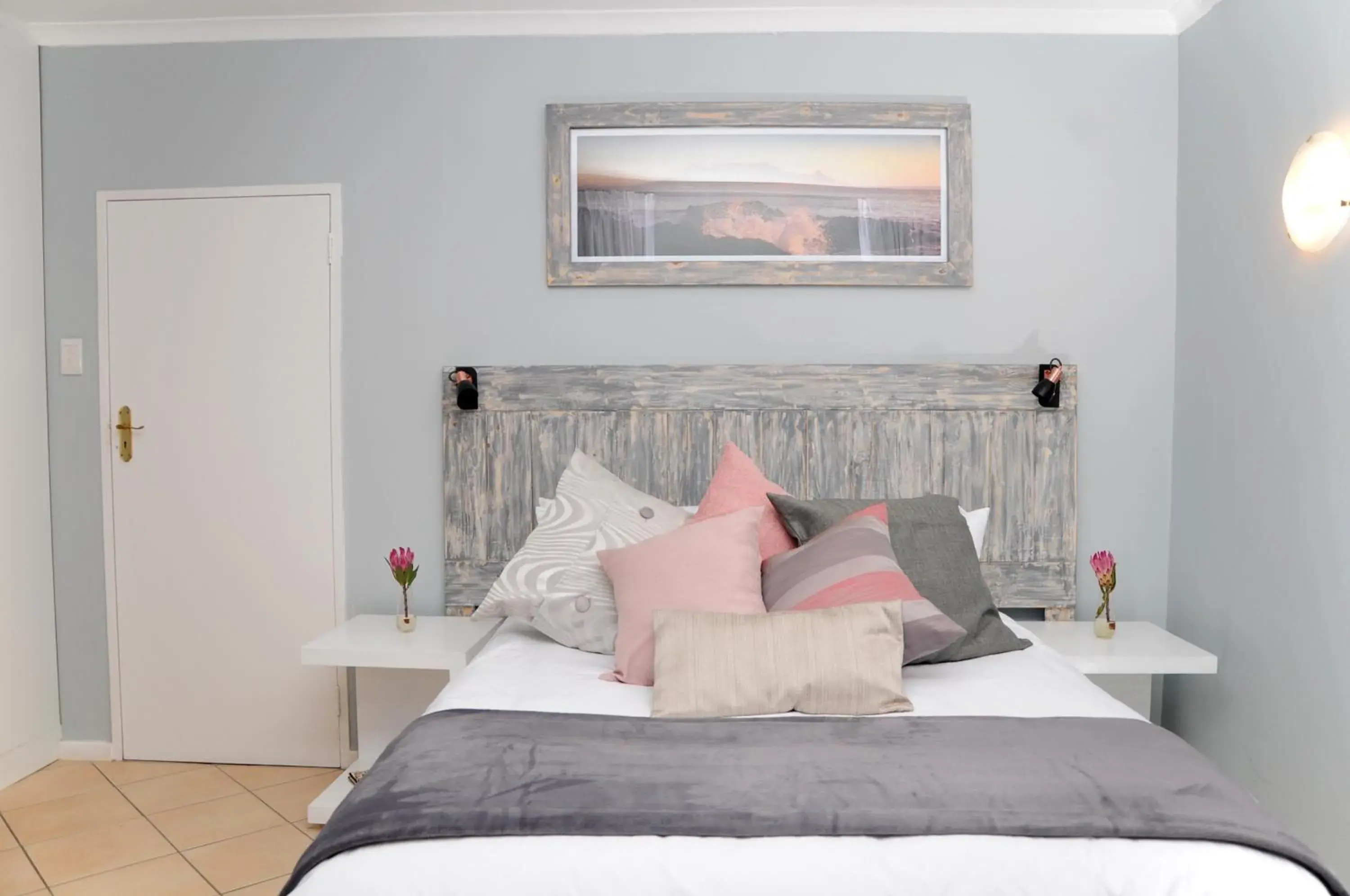 Economy Double Room in The Salt House Guest House in Hout Bay Economy Double Room in The Salt House Guest House in Hout Bay