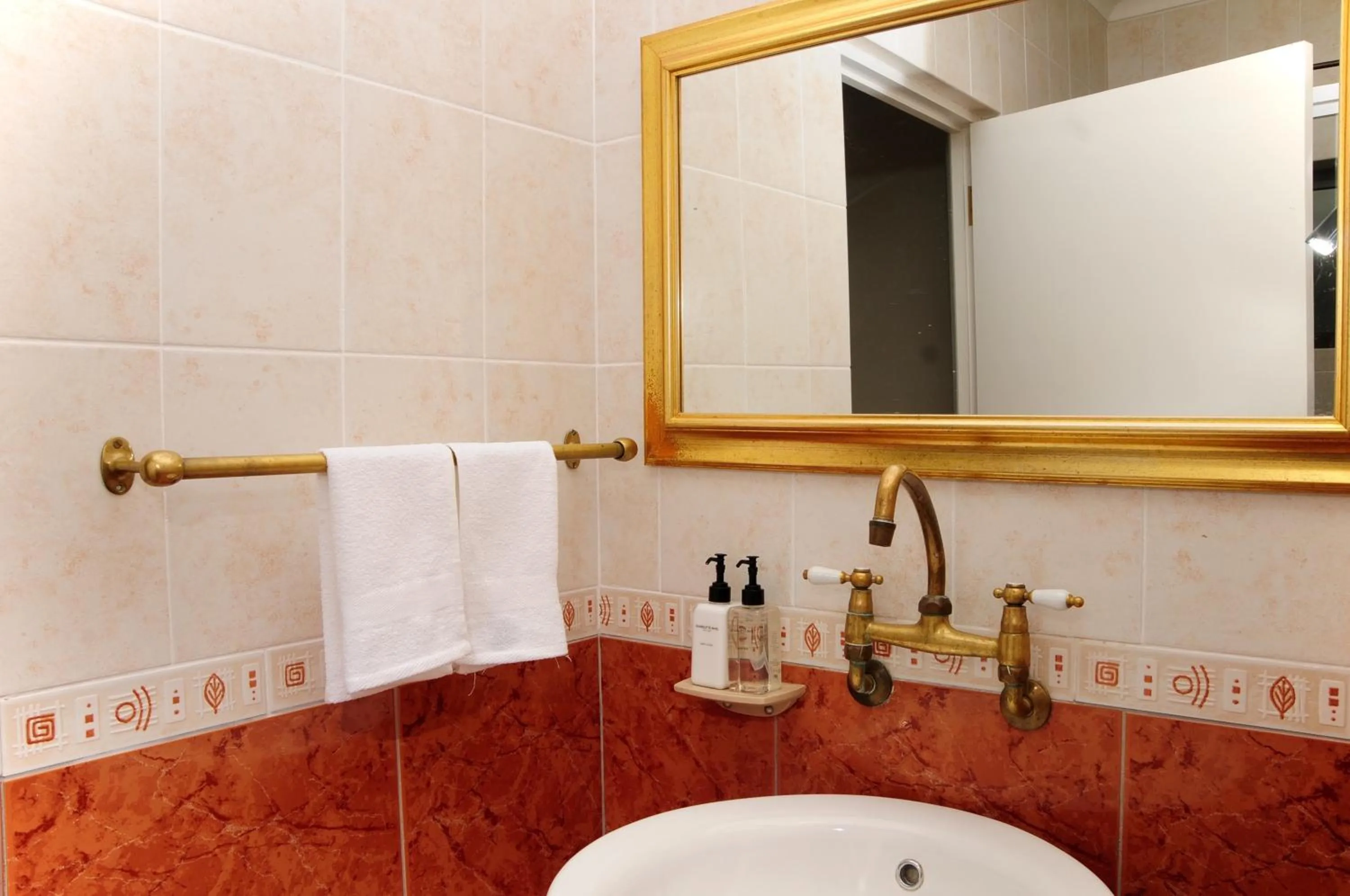 Bathroom in The Salt House Guest House in Hout Bay