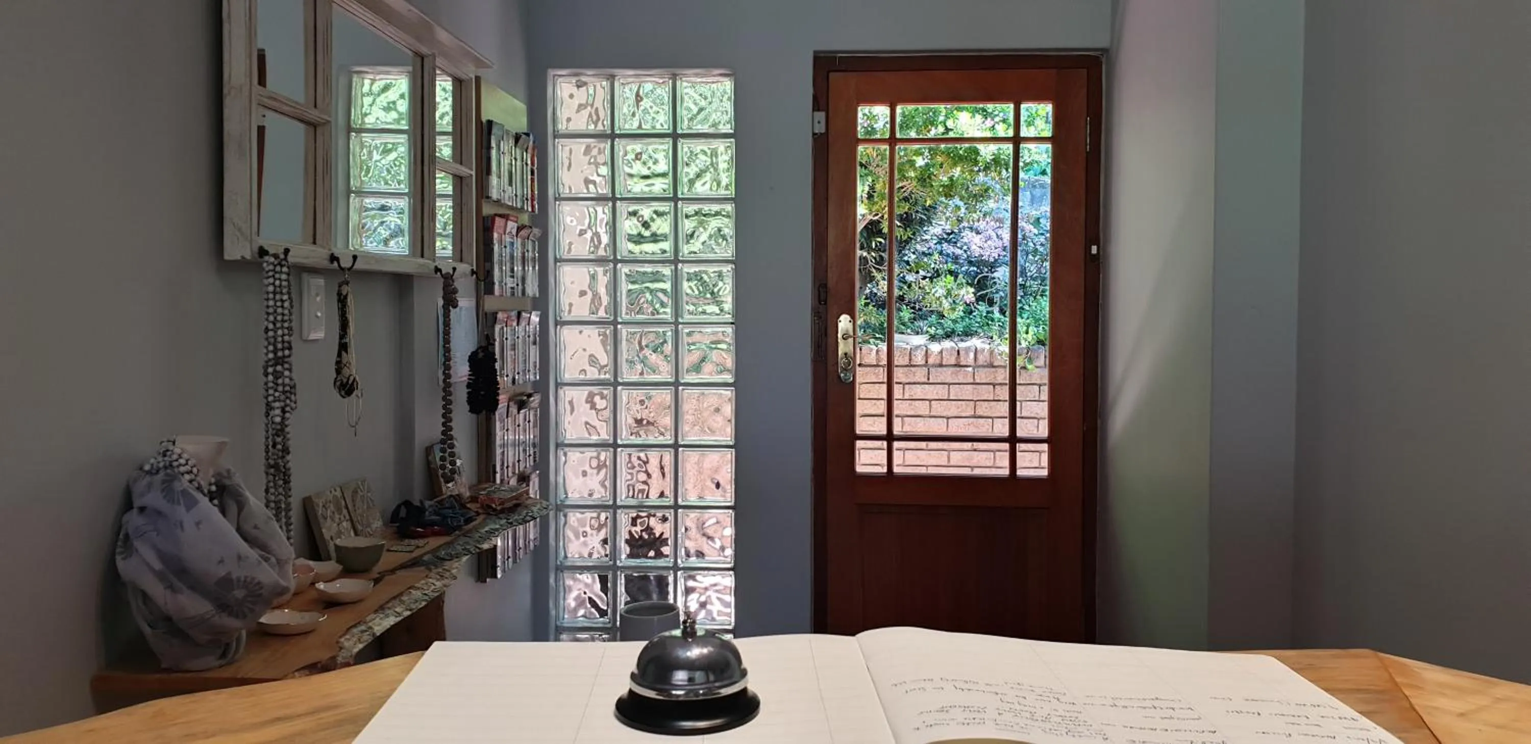 Lobby or reception, Bed in The Salt House Guest House in Hout Bay