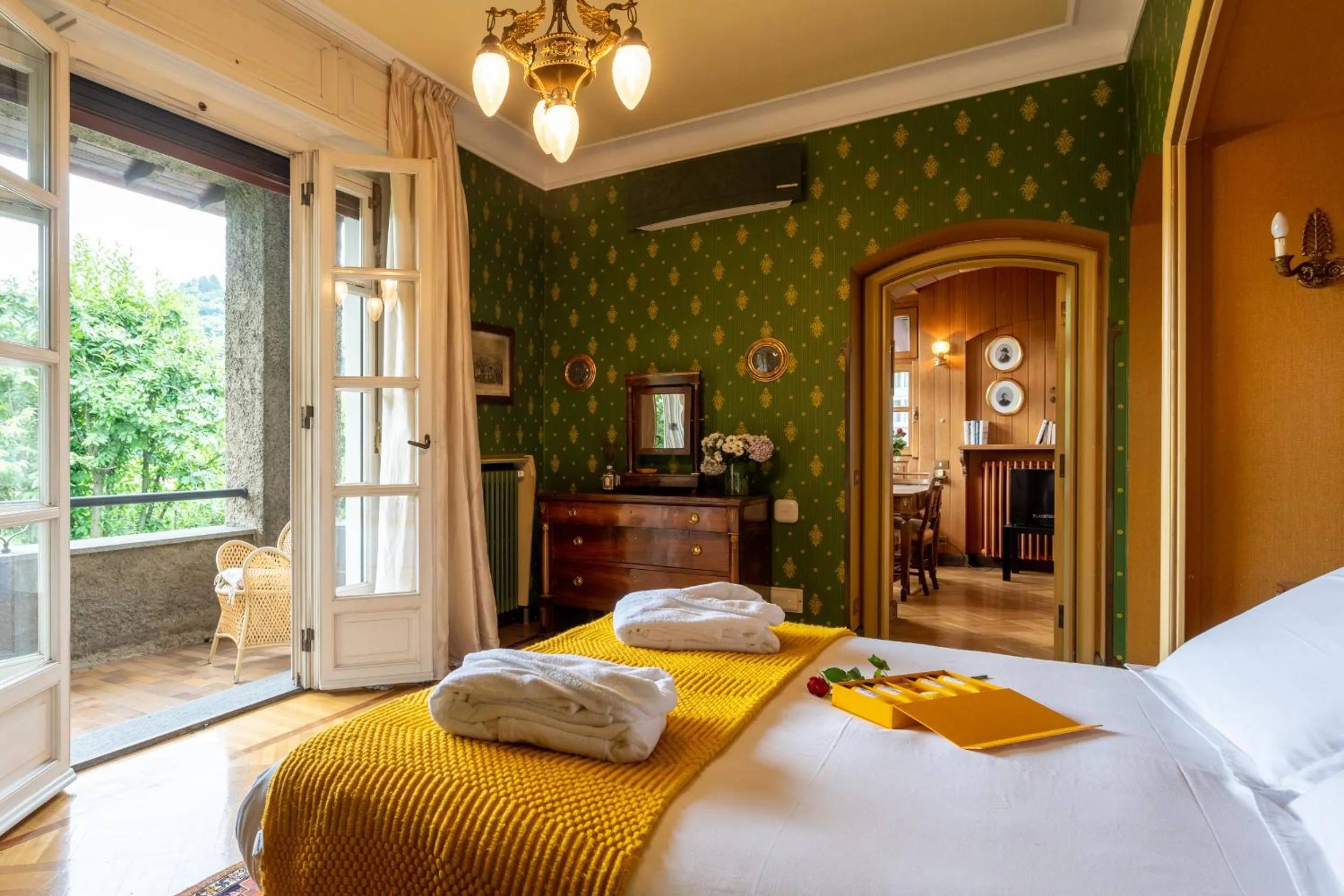 Bedroom, Bed in Ronco Dell'Abate - Lake Como Relais B&B