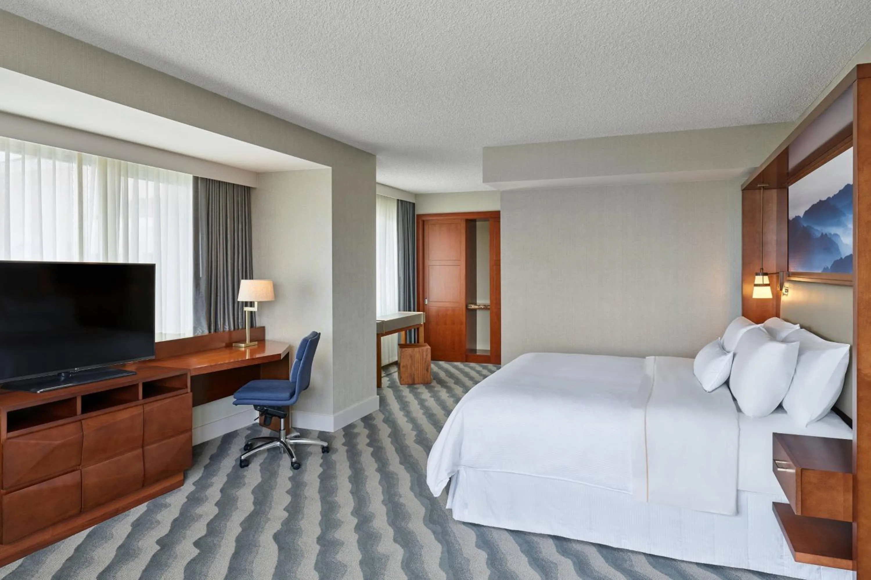 Photo of the whole room, Bed in The Westin Pasadena