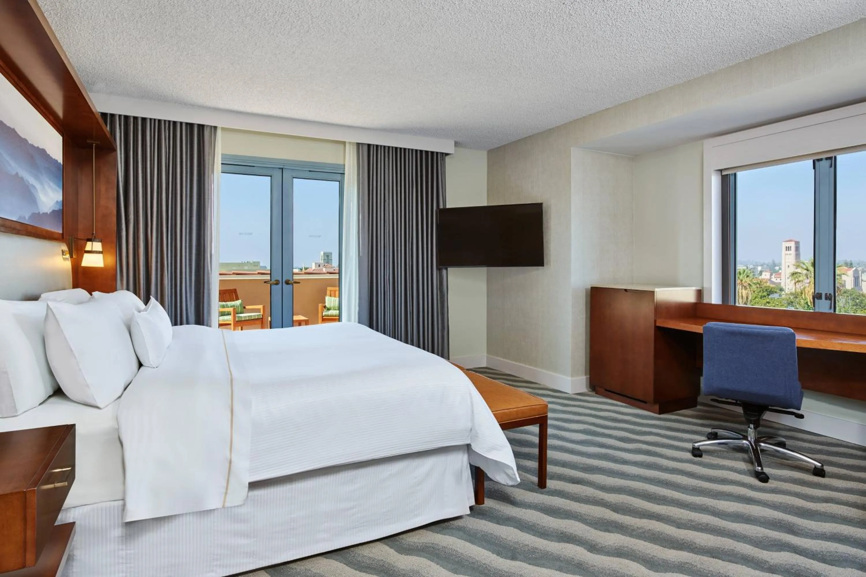 Photo of the whole room, Bed in The Westin Pasadena