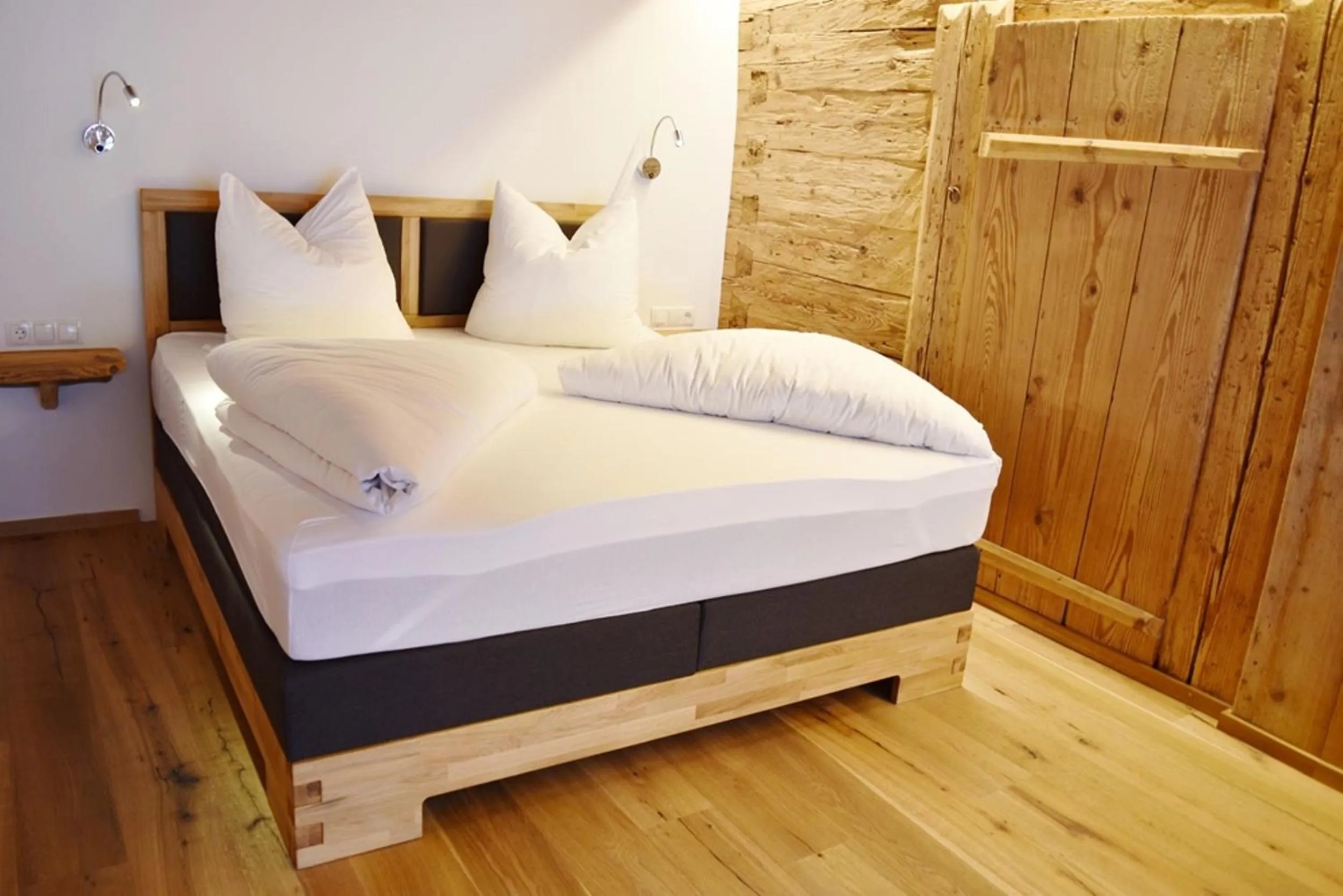 Photo of the whole room, Bed in Golf- und Sporthotel Moarhof