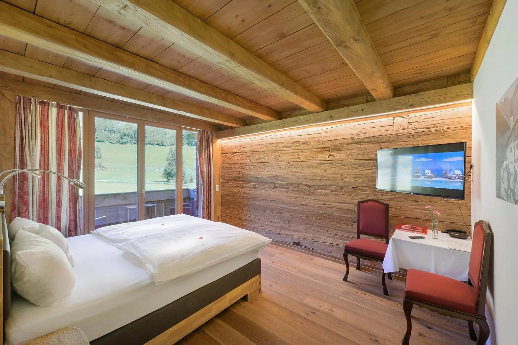Photo of the whole room, Bed in Golf- und Sporthotel Moarhof