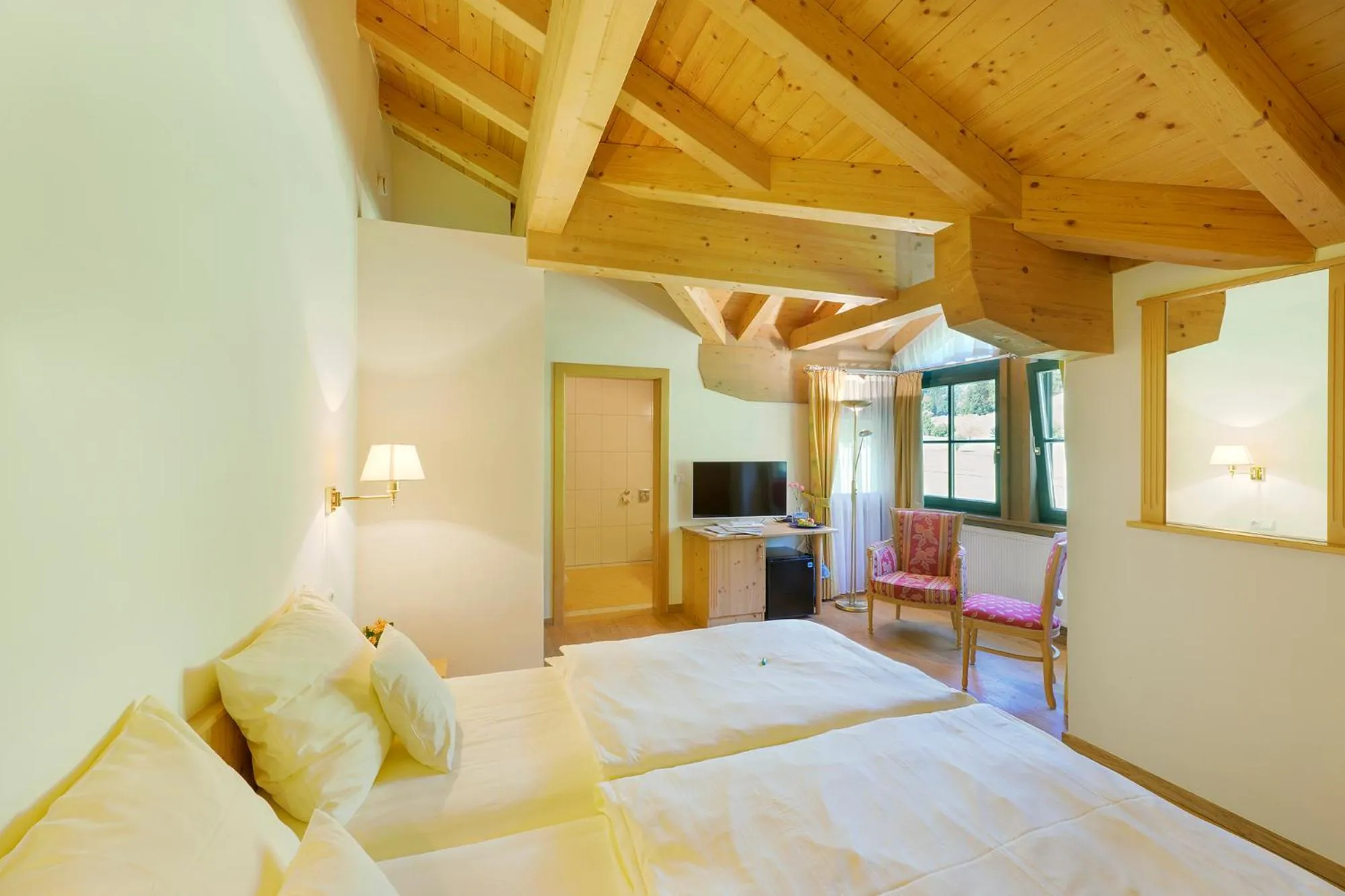 Photo of the whole room, Bed in Golf- und Sporthotel Moarhof