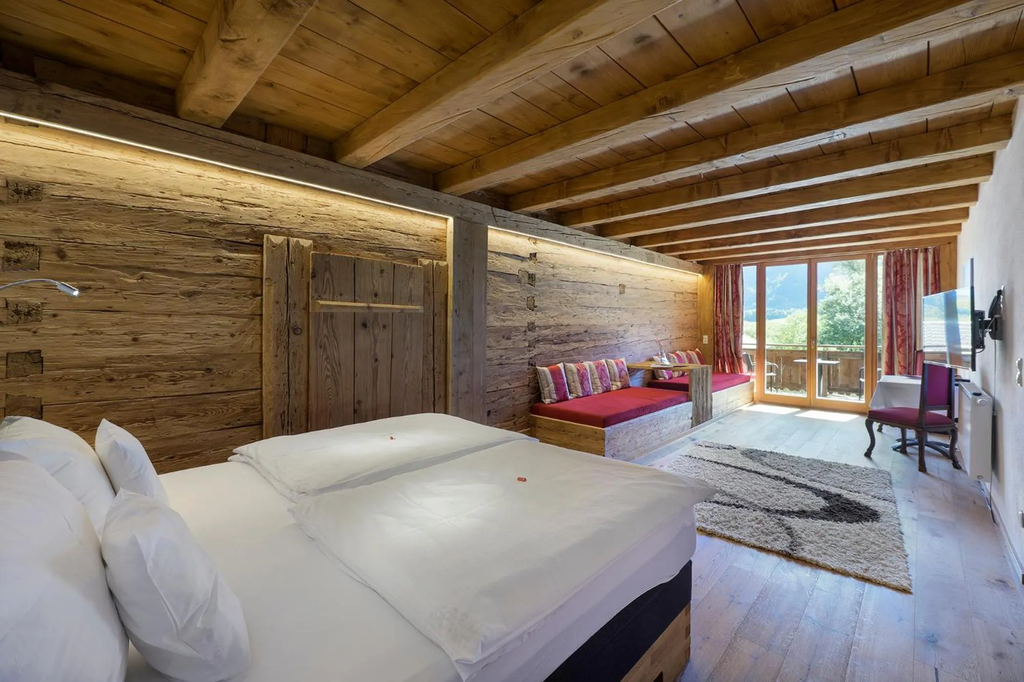 Photo of the whole room, Bed in Golf- und Sporthotel Moarhof