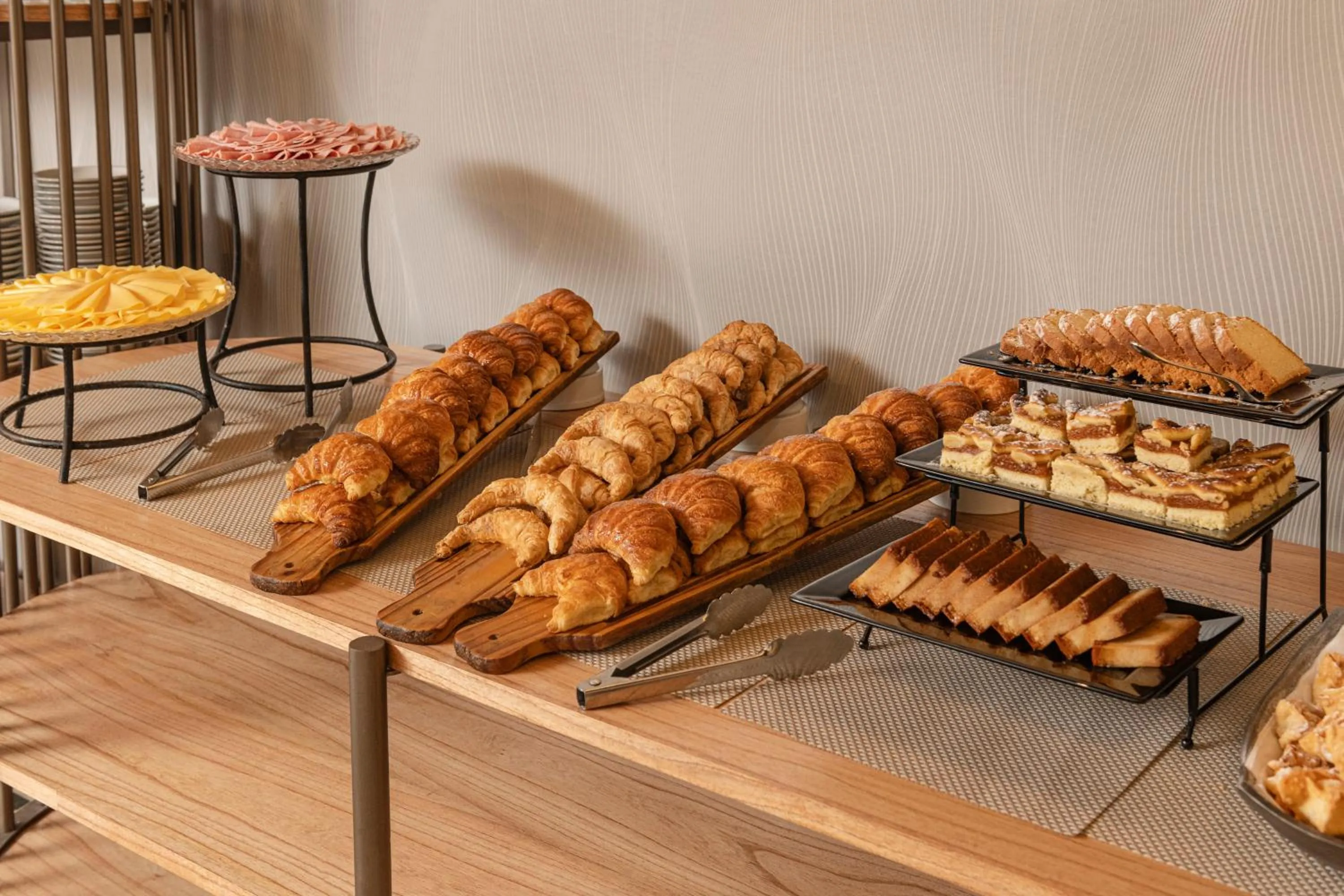 Breakfast in Argenta Tower Hotel & Suites