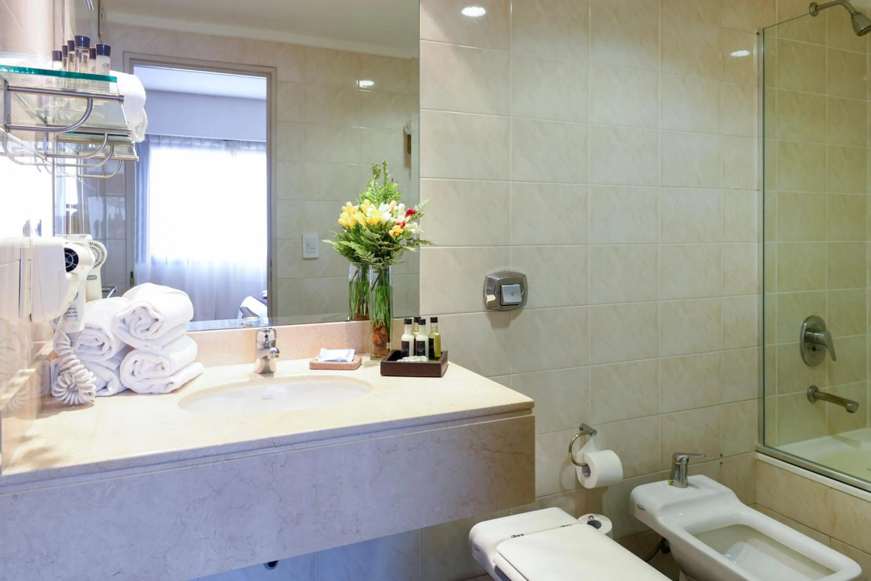 Bathroom in Argenta Tower Hotel & Suites