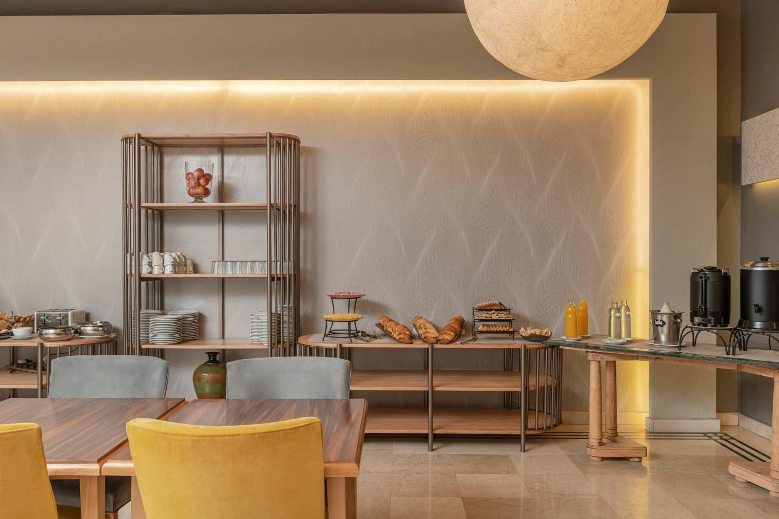 Breakfast in Argenta Tower Hotel & Suites