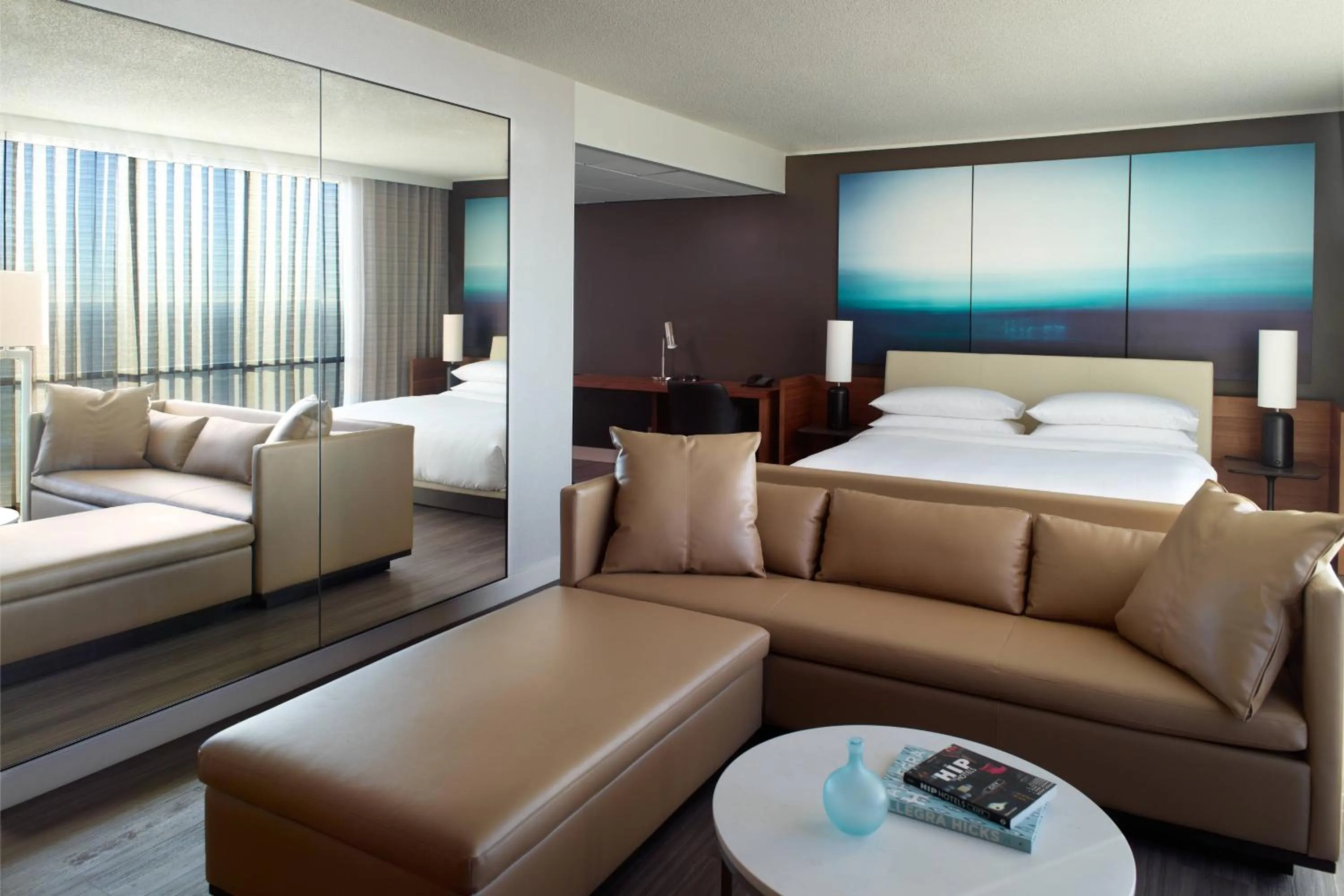 Photo of the whole room, Bed in Atlanta Marriott Marquis