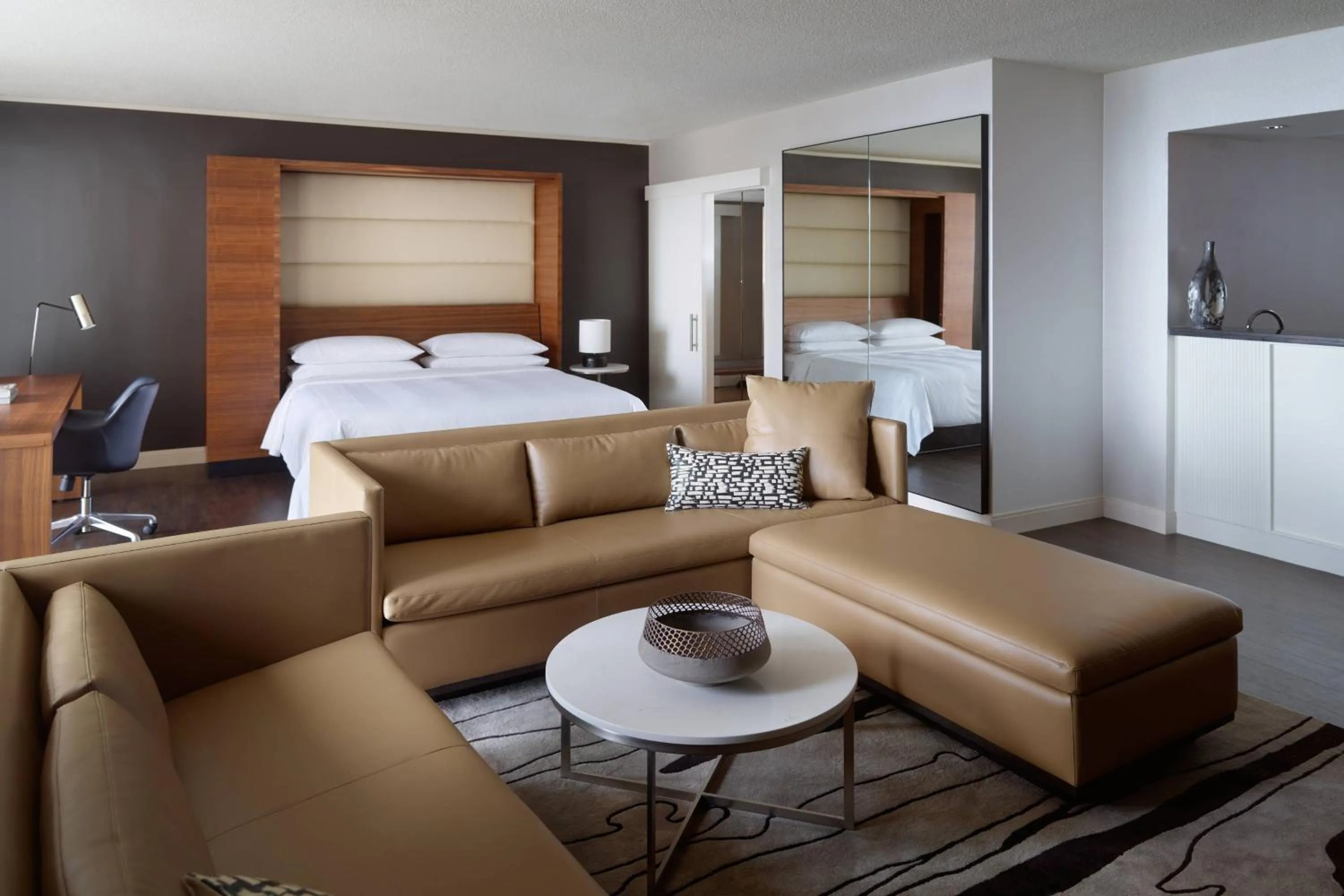 Photo of the whole room, Bed in Atlanta Marriott Marquis