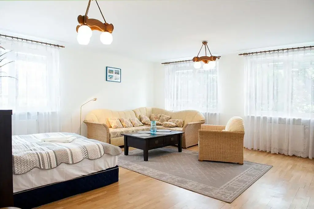 DOMOTEL Aleje Jerozolimskie DOMOTEL Aleje Jerozolimskie