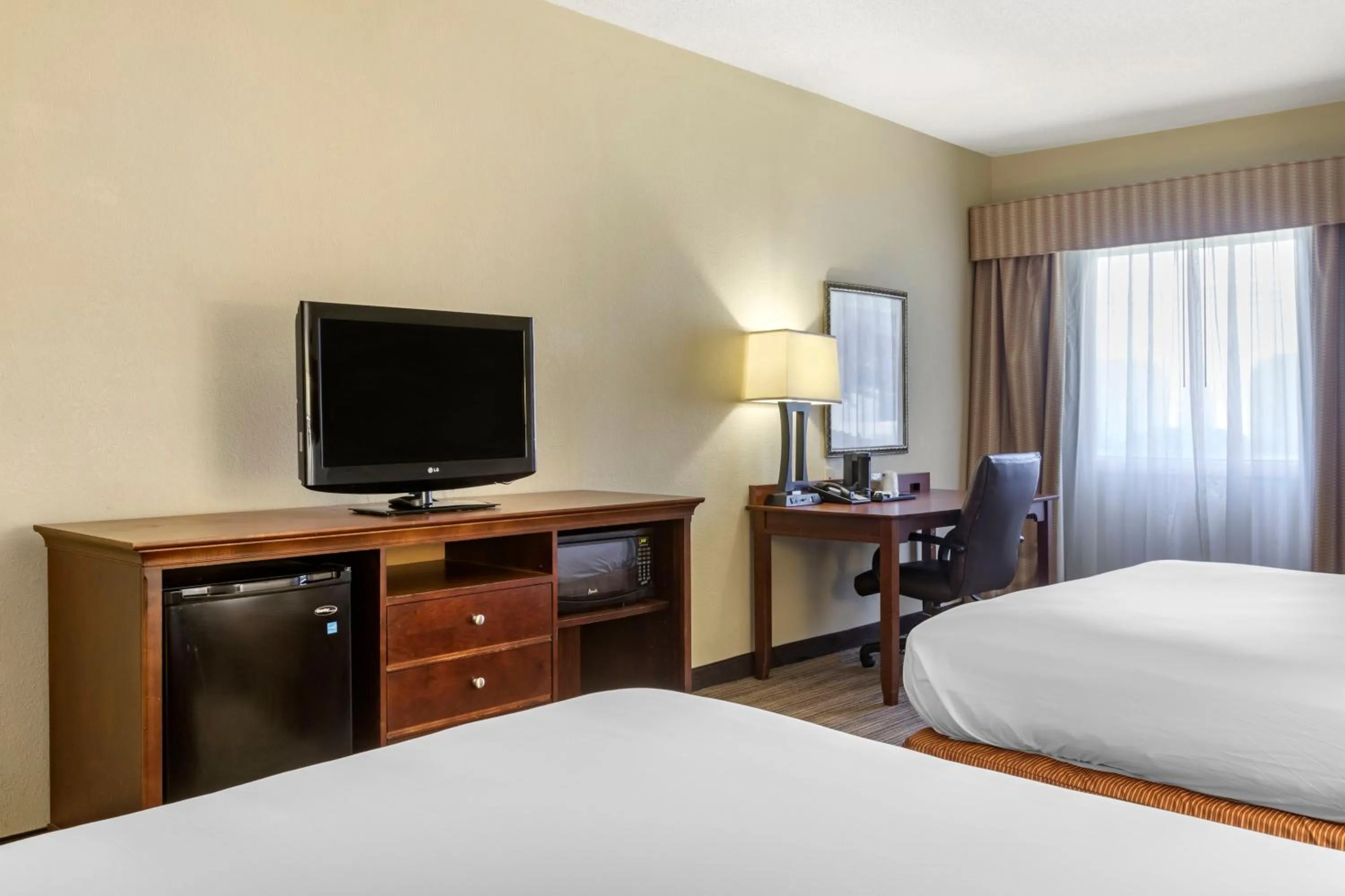 Bed in Country Inn & Suites by Radisson, Atlanta Downtown