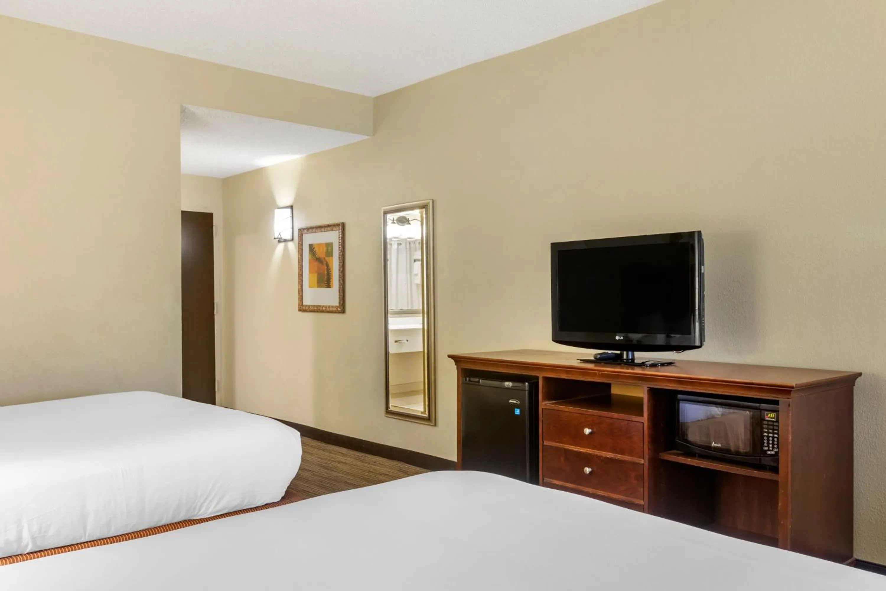 Bed in Country Inn & Suites by Radisson, Atlanta Downtown