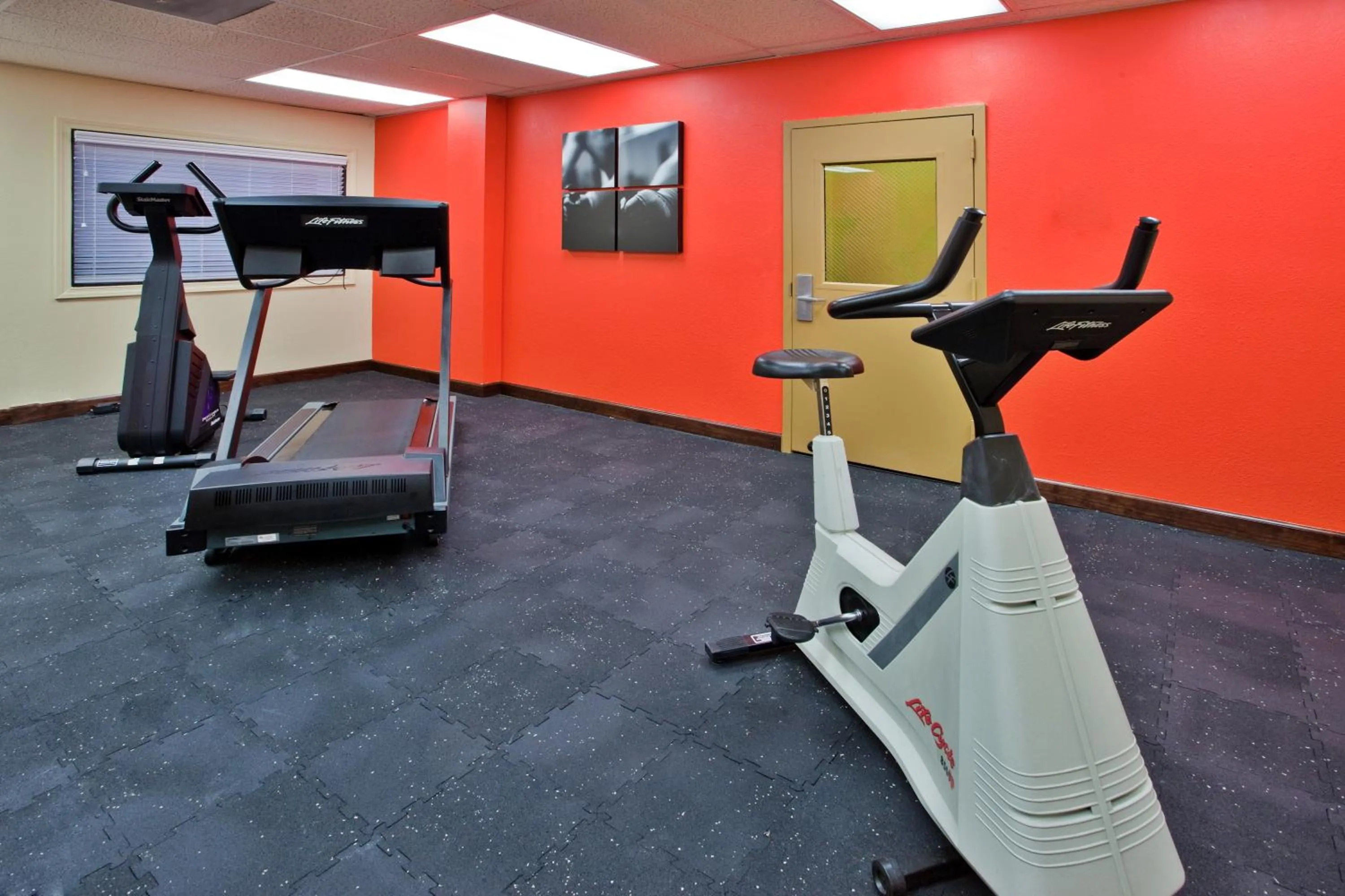 Fitness centre/facilities in Country Inn & Suites by Radisson, Atlanta Downtown