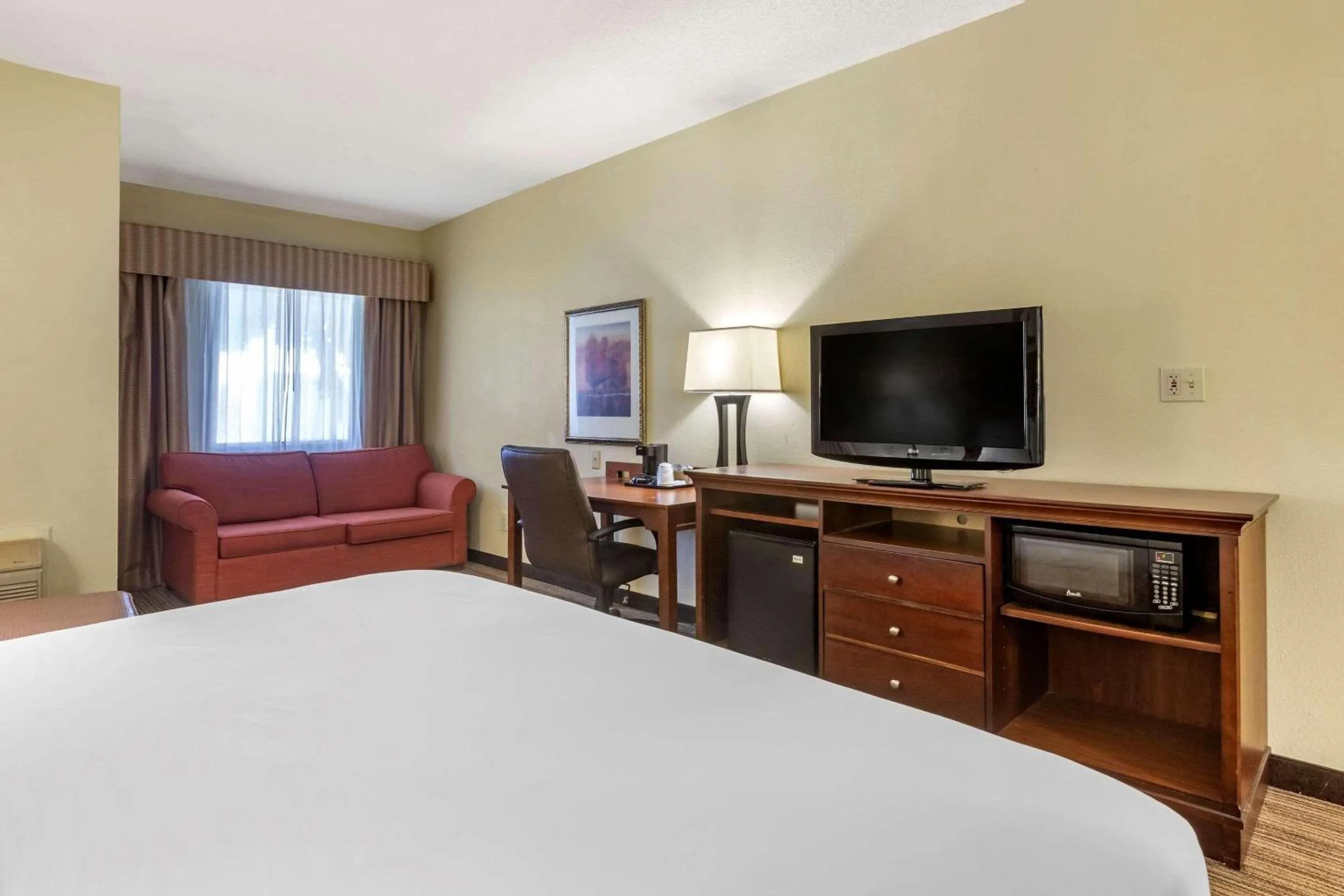 Bedroom, Bed in Country Inn & Suites by Radisson, Atlanta Downtown