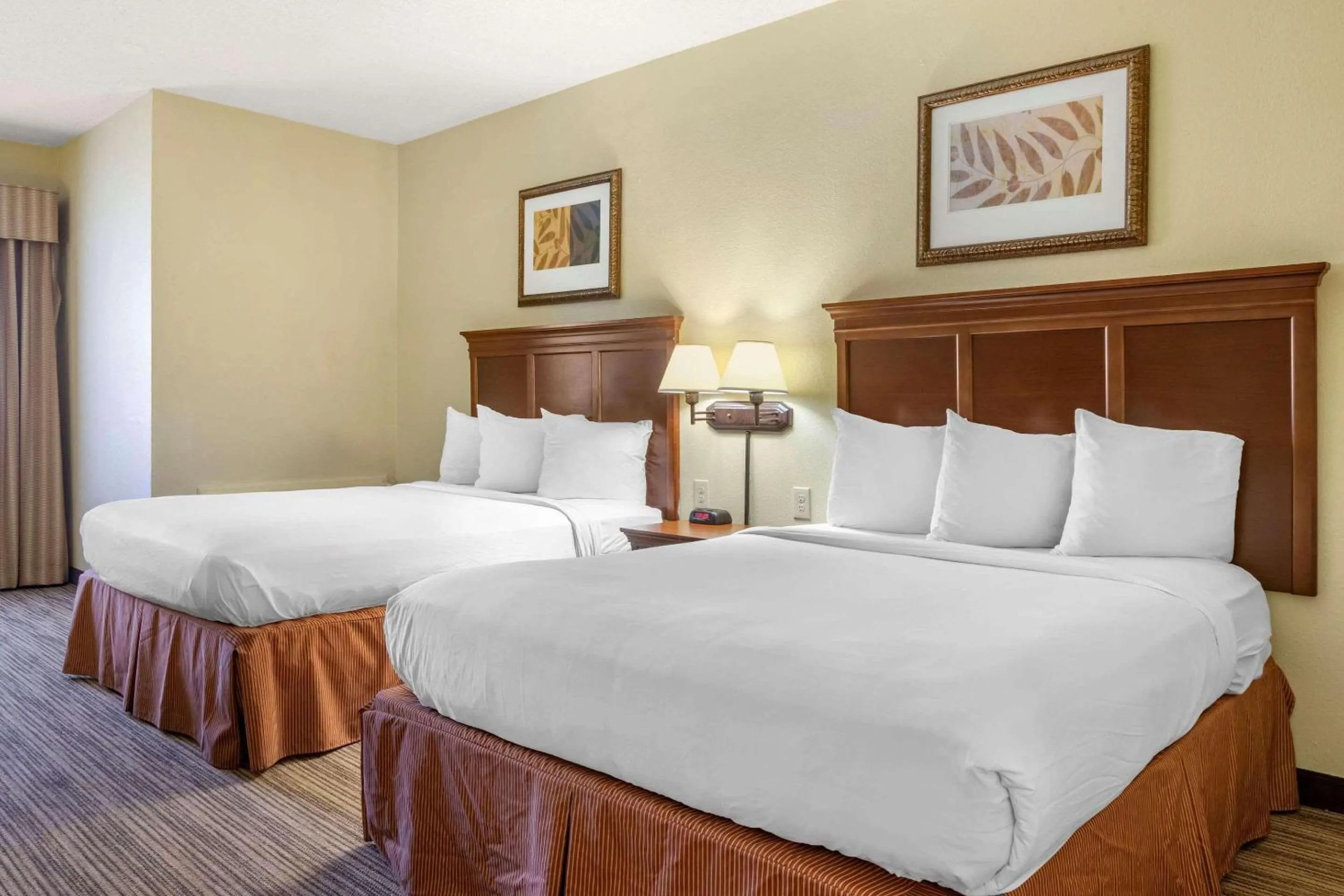 Bedroom, Bed in Country Inn & Suites by Radisson, Atlanta Downtown