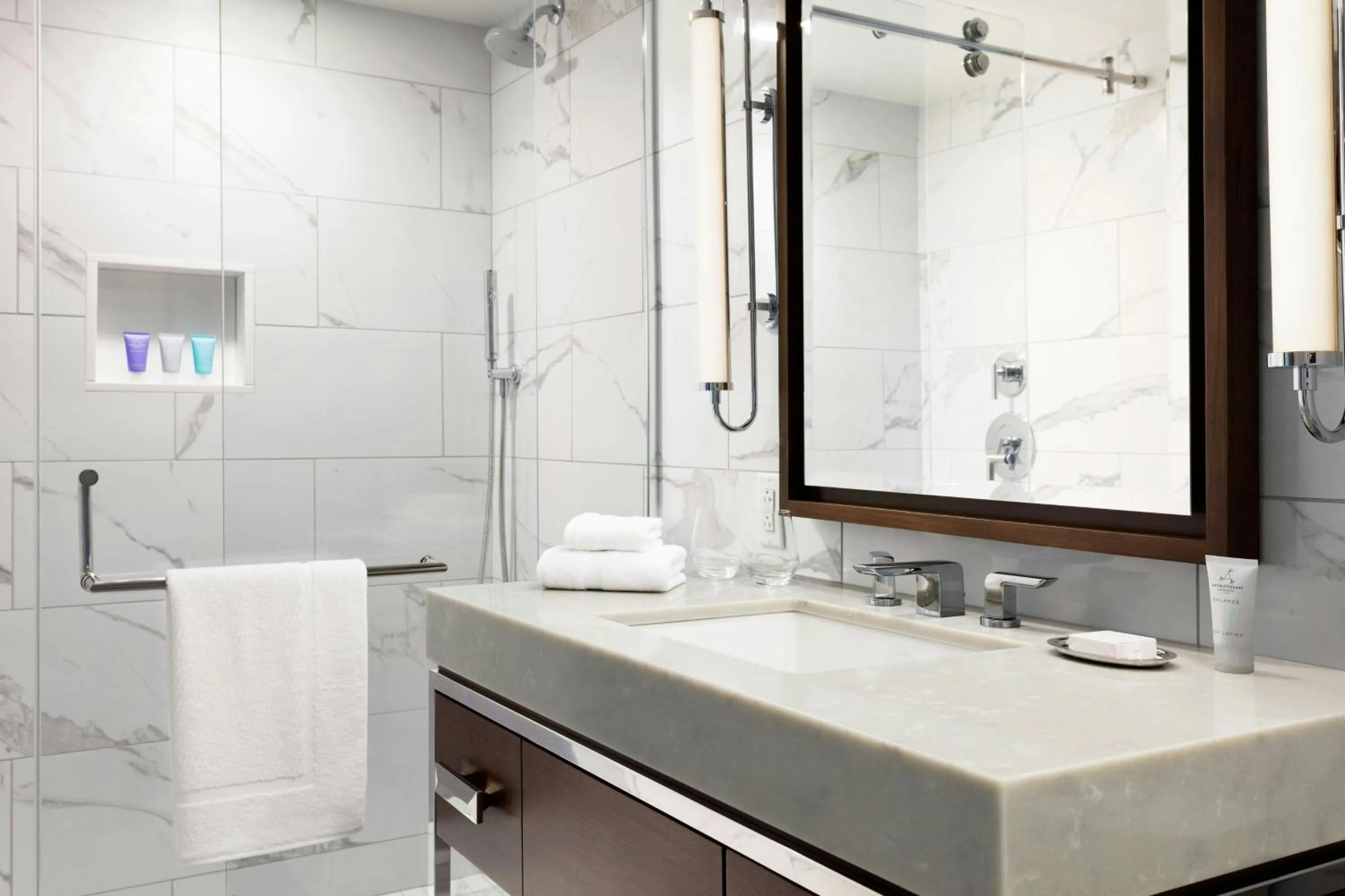 Bathroom in Boston Marriott Long Wharf