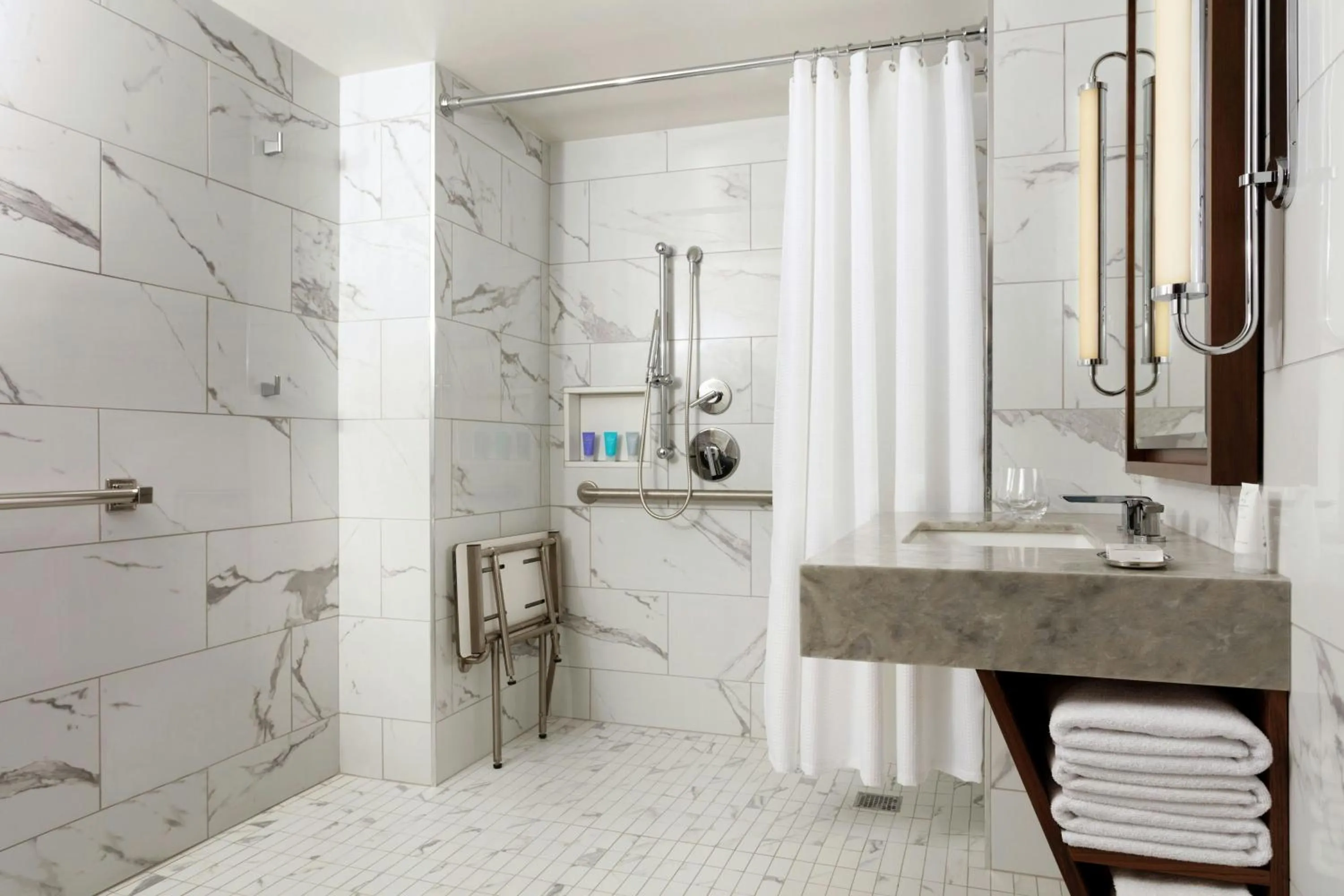 Bathroom in Boston Marriott Long Wharf