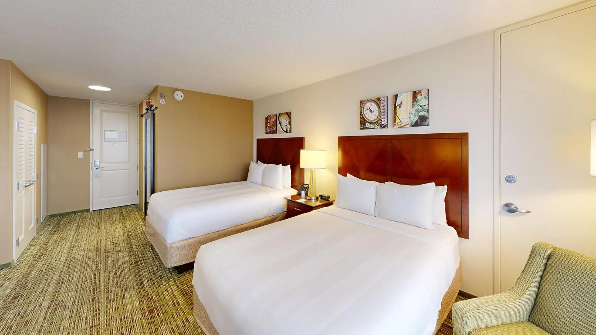 Bed in Marriott Chicago O’Hare