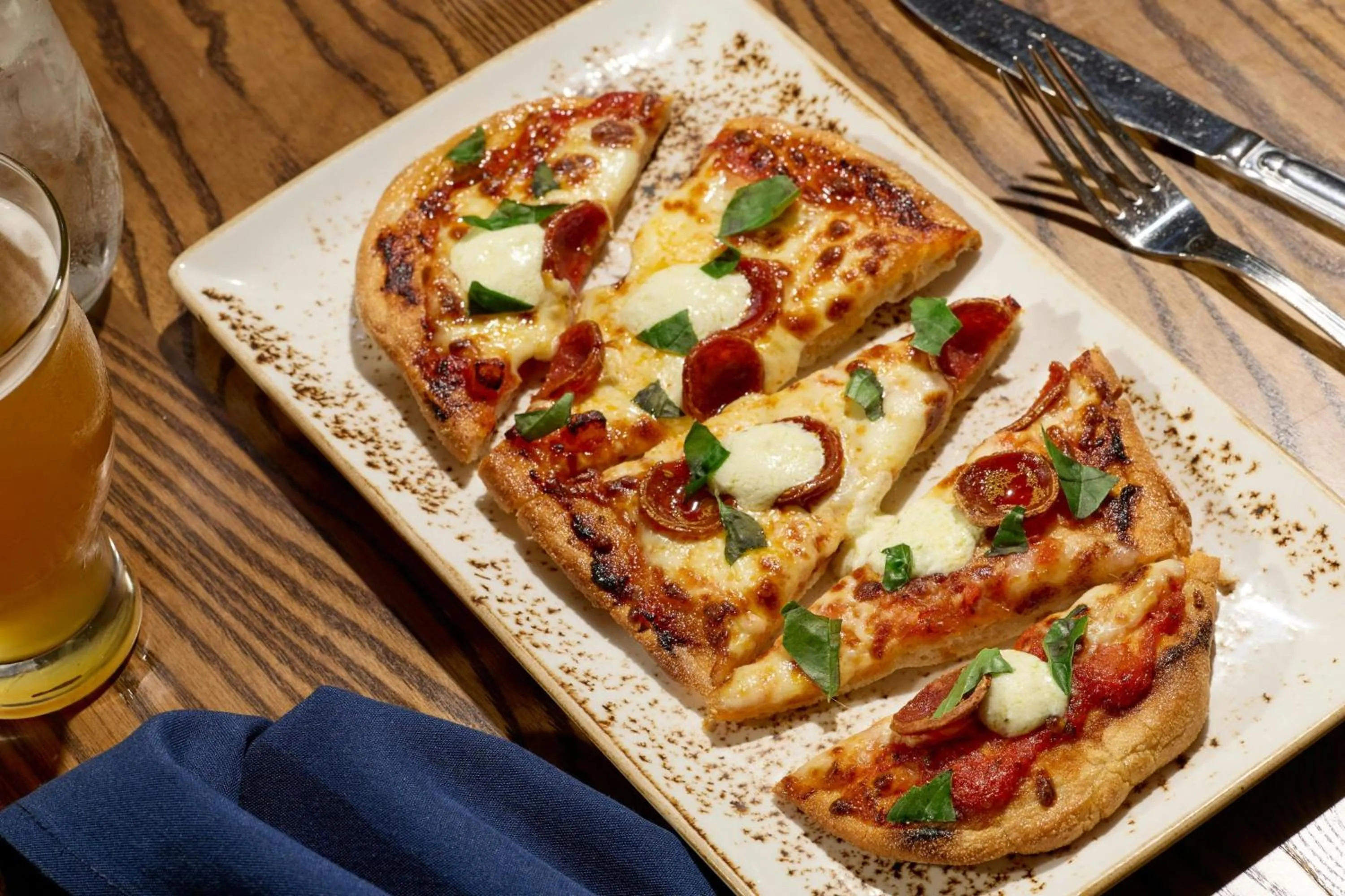 Restaurant/places to eat in Marriott Chicago O’Hare